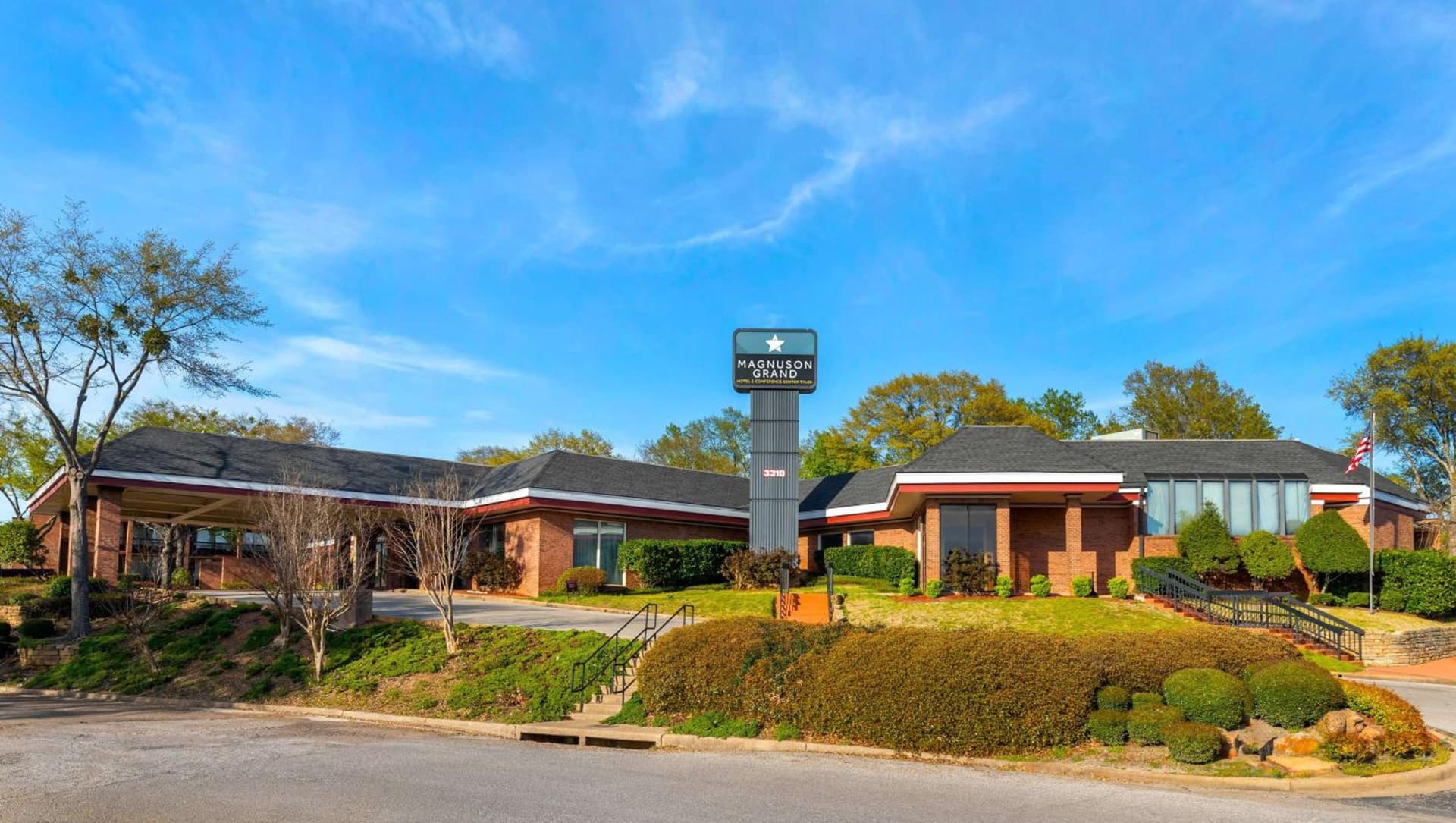 Magnuson Grand Hotel and Conference Center Tyler property views in Tyler, TX — gallery photo 3
