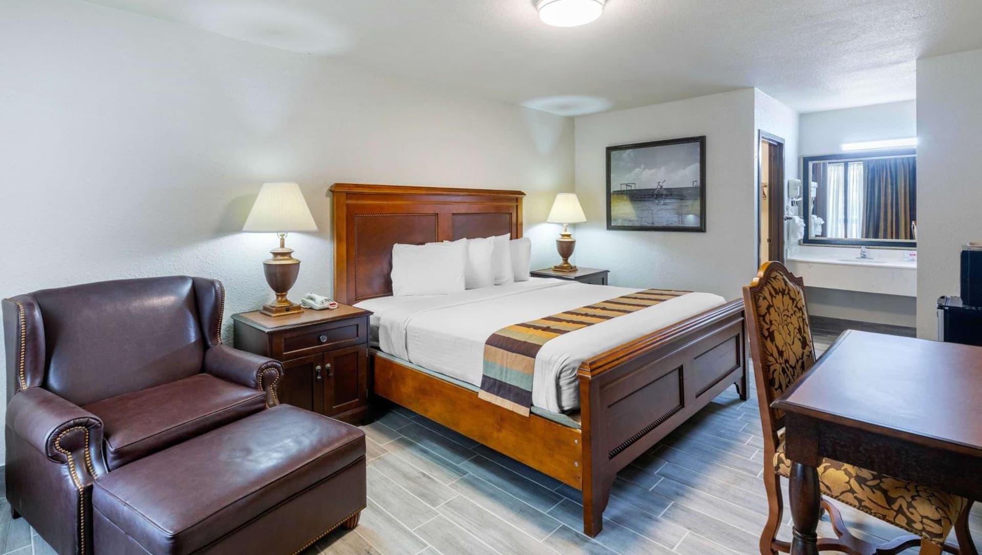 Magnuson Grand Hotel and Conference Center Tyler gallery photo in Tyler, TX — image 5