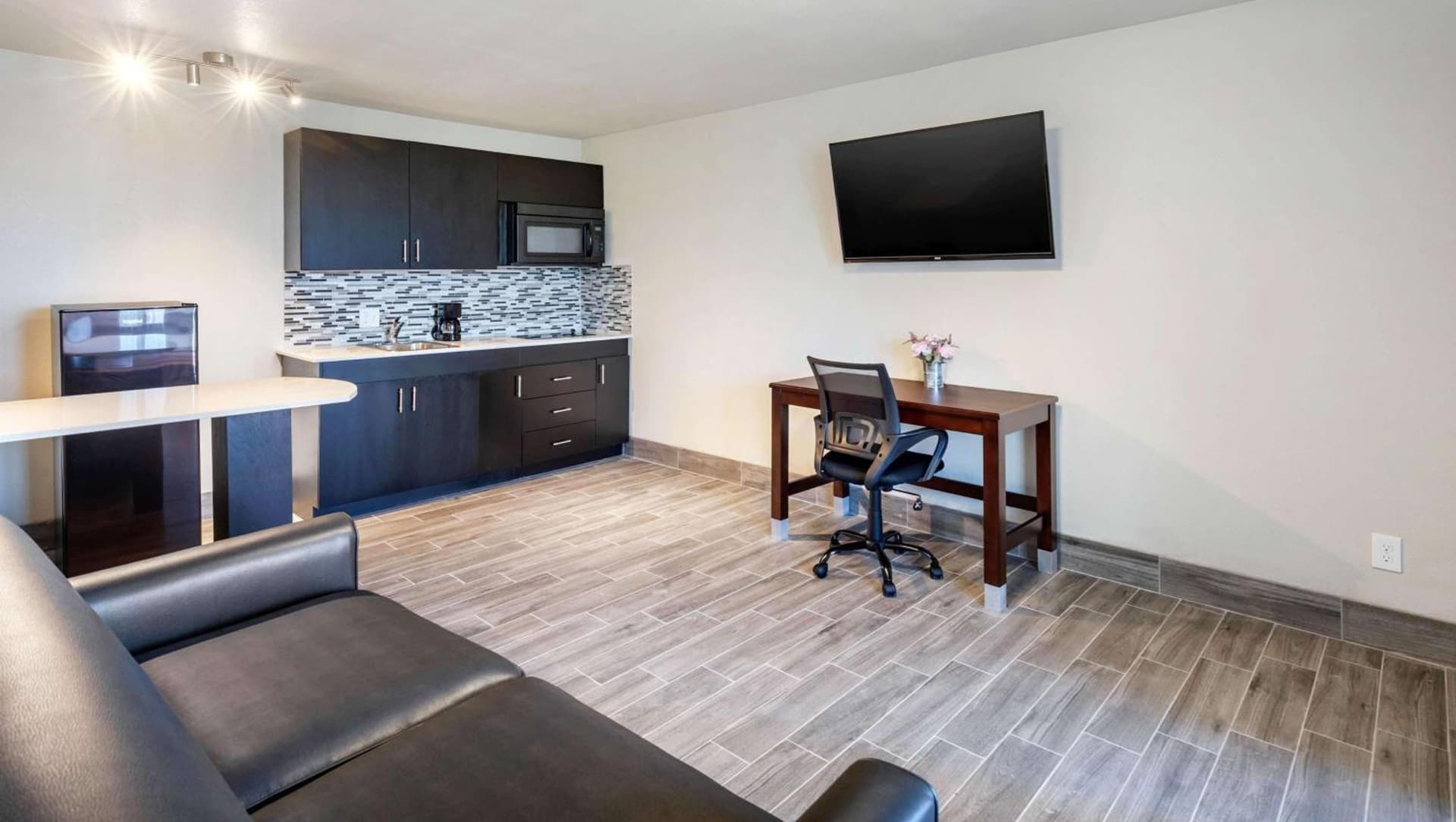 Magnuson Grand Hotel and Conference Center Tyler gallery photo in Tyler, TX — image 4