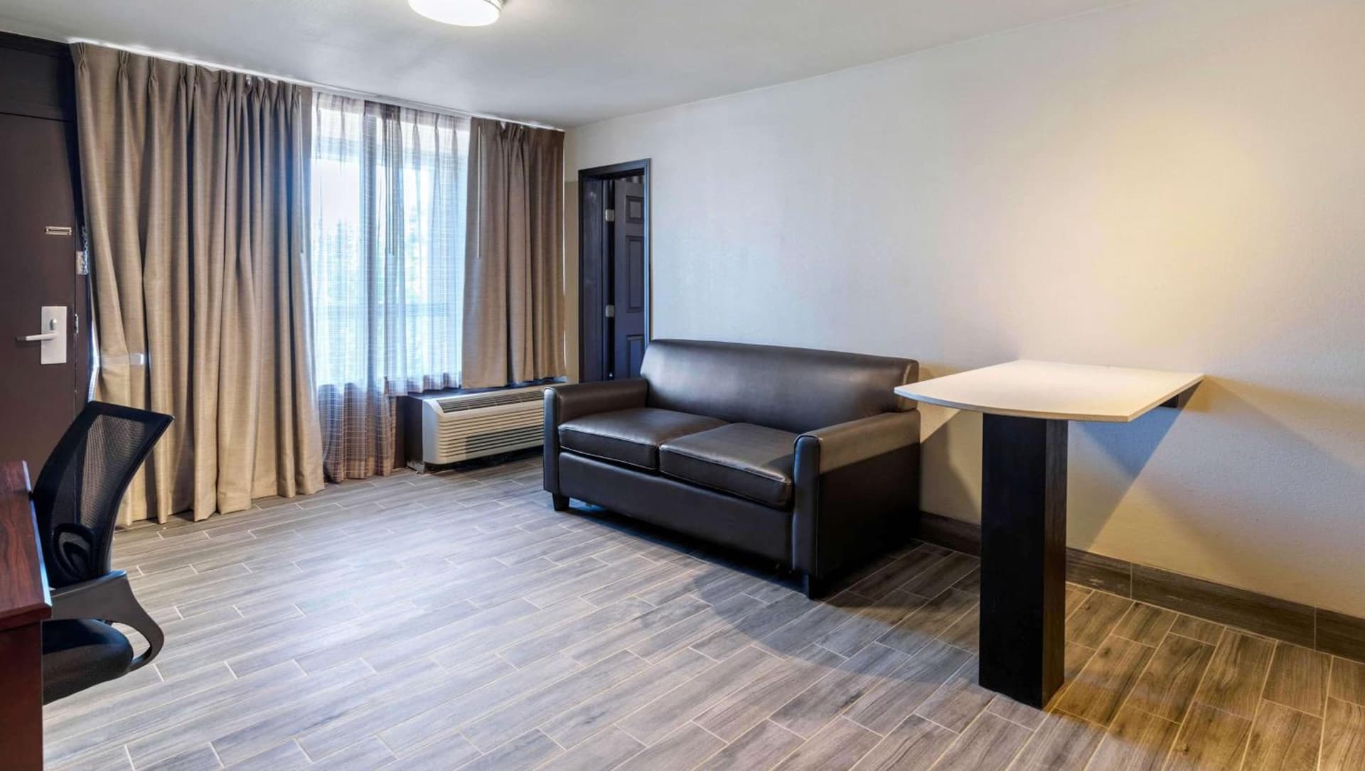 Magnuson Grand Hotel and Conference Center Tyler gallery photo in Tyler, TX — image 26