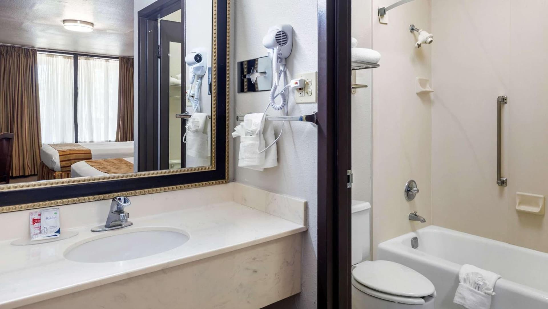 Magnuson Grand Hotel and Conference Center Tyler gallery photo in Tyler, TX — image 25