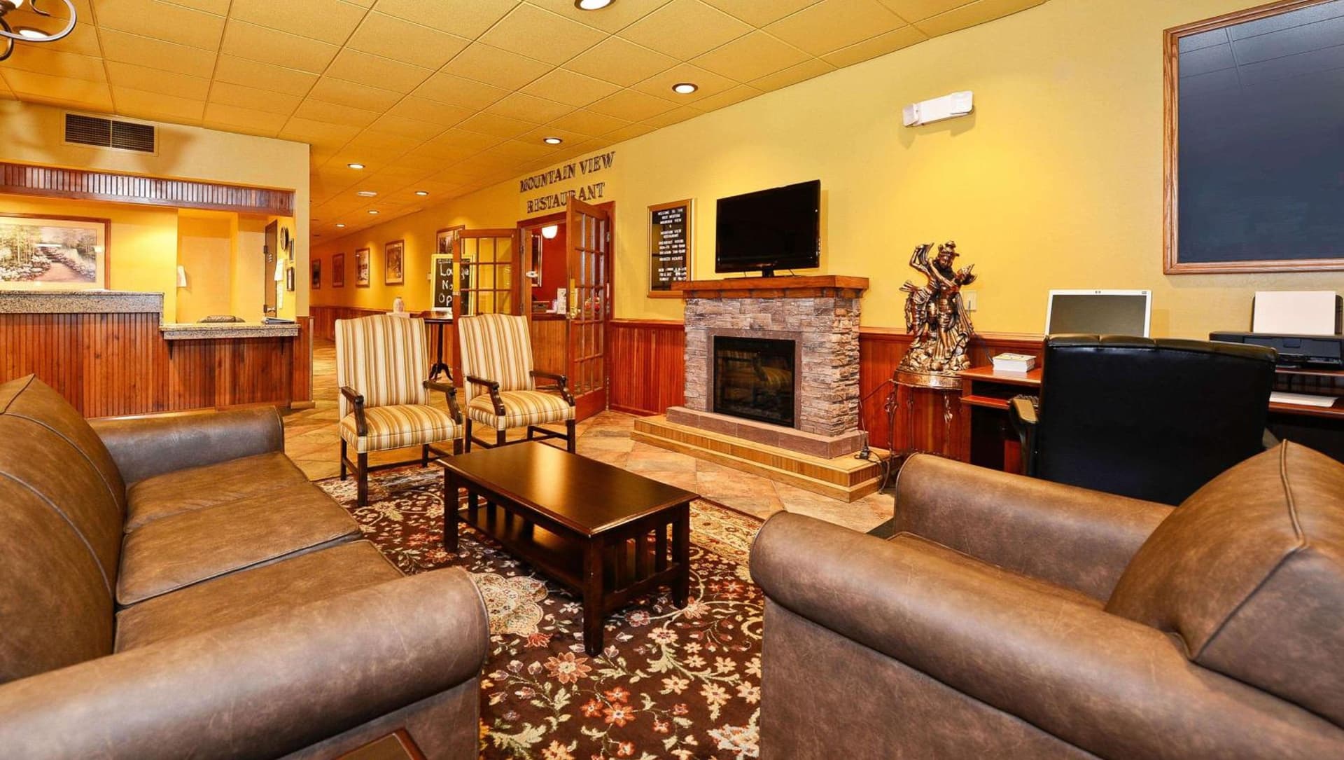 Hotel Red Rose by Townhouse Covington I-64 property views in Covington, VA — gallery photo 3