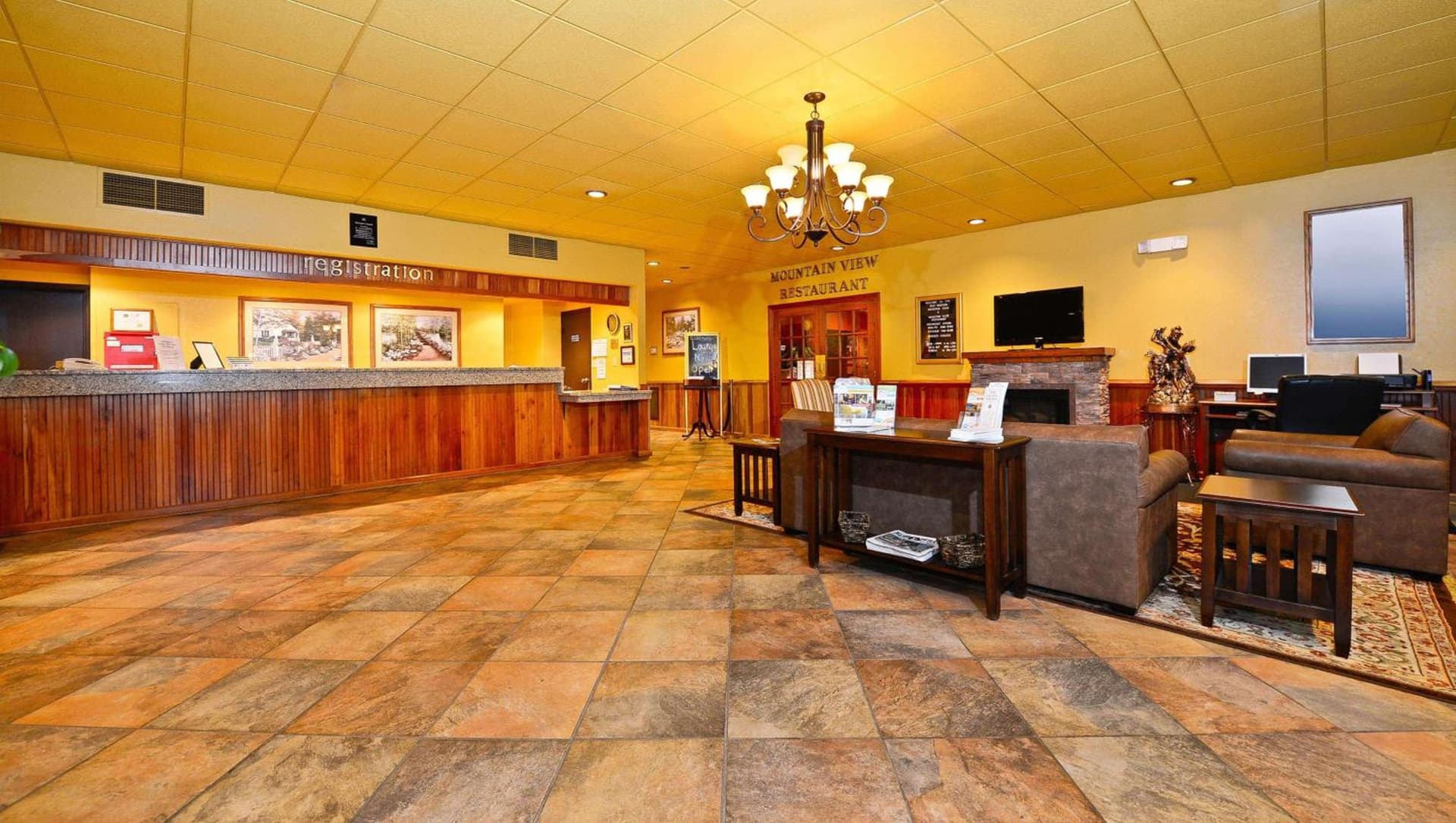 Hotel Red Rose by Townhouse Covington I-64 interior in Covington, VA — gallery photo 2