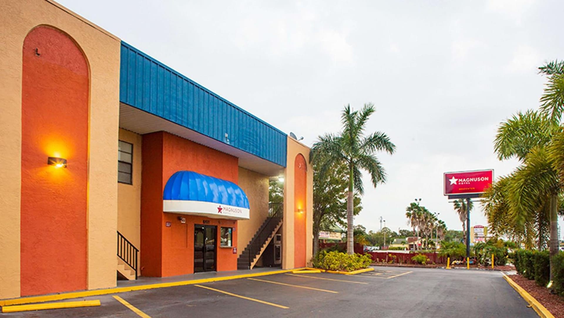Magnuson Hotel Bradenton property views in Bradenton, FL — gallery photo 3