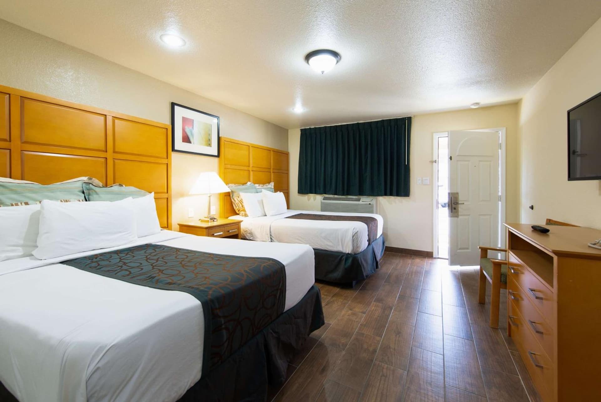 Signature Inn Merced Yosemite Parkway property views in Merced, CA — gallery photo 3