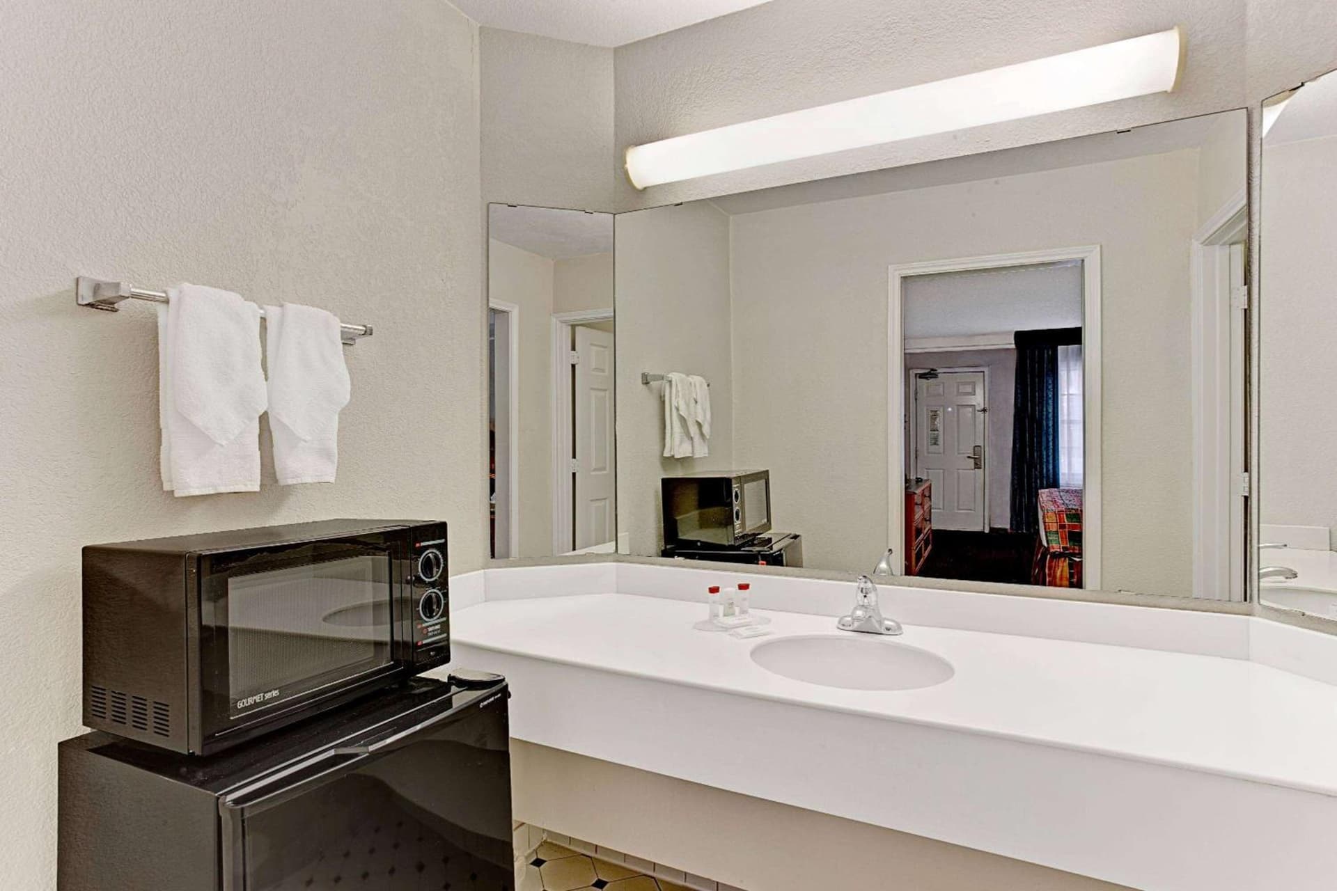 Days Inn by Wyndham Tucson City Center gallery photo in Tucson, AZ — image 8