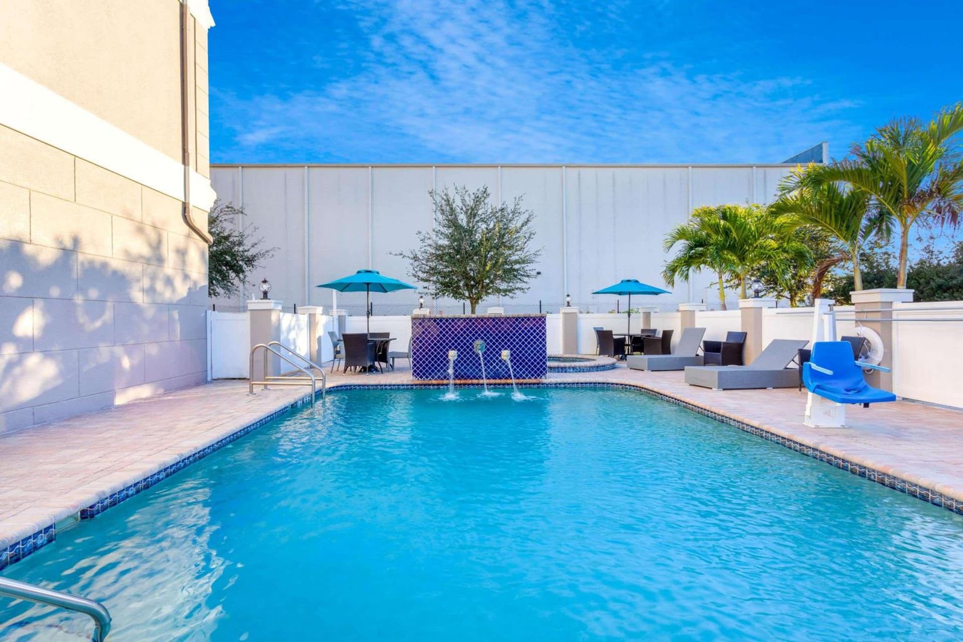 La Quinta by Wyndham Tampa Central interior in Tampa, FL — gallery photo 2
