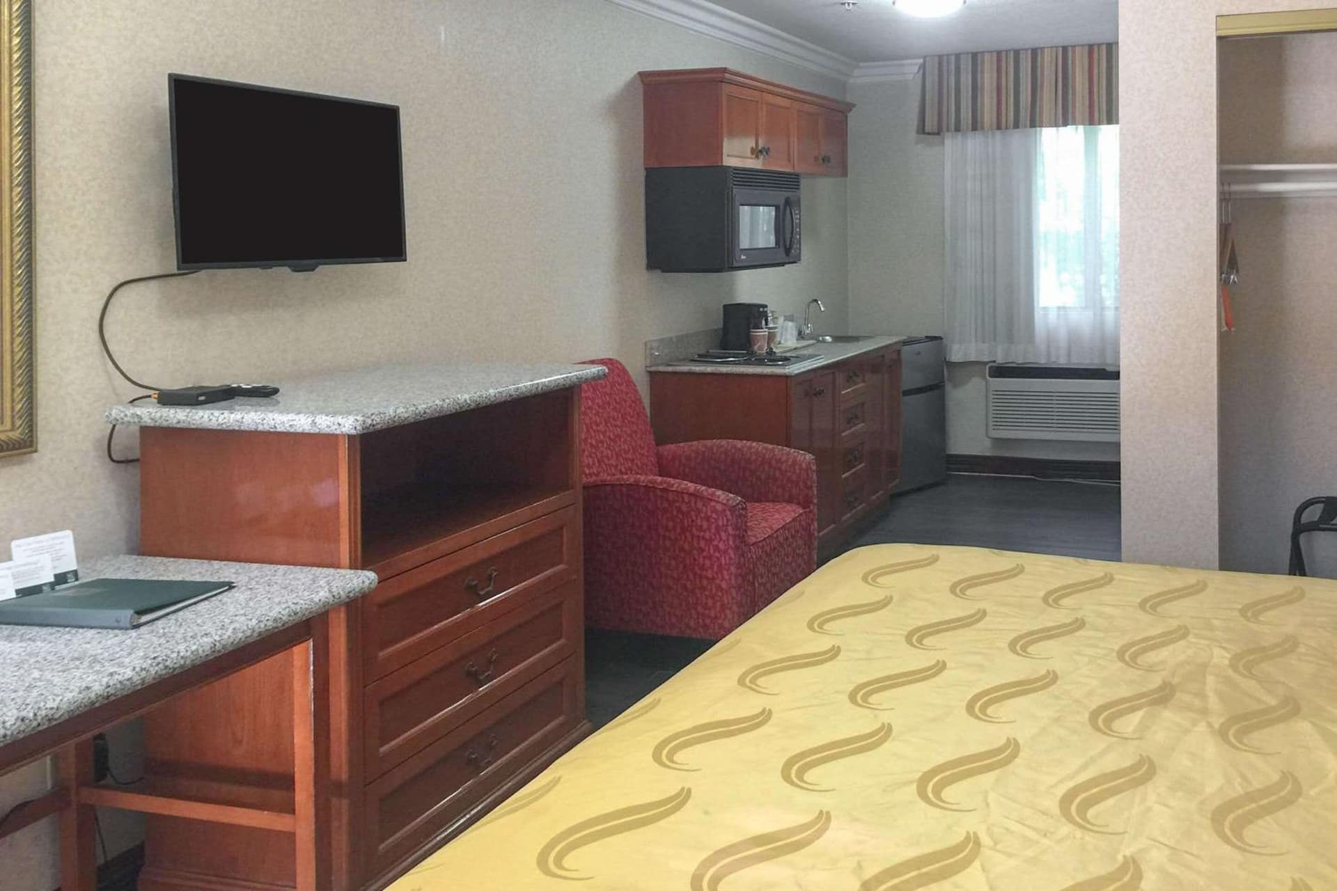 Quality Inn & Suites Oceanside Near Camp Pendleton gallery photo in Oceanside, CA — image 8