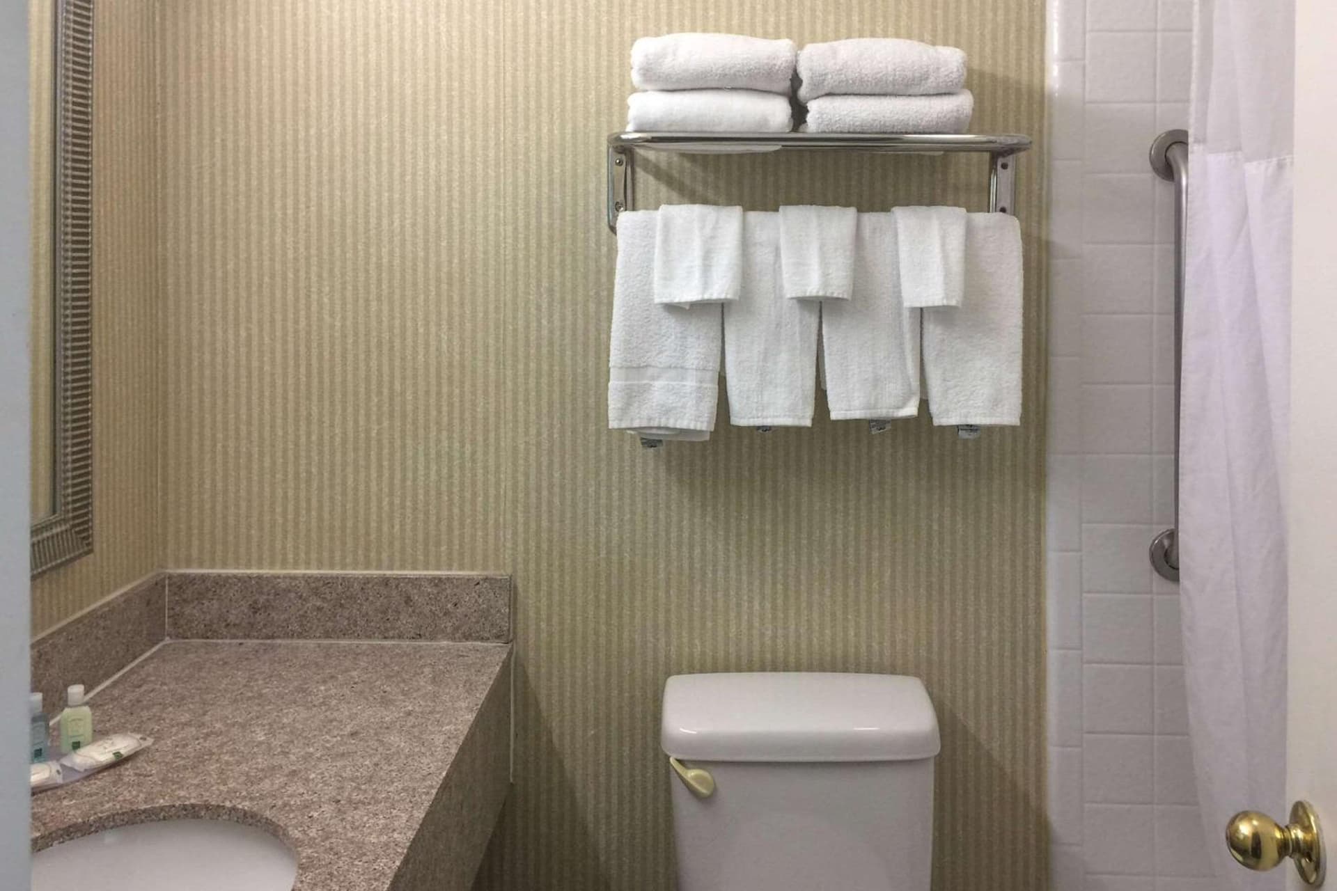 Quality Inn & Suites Oceanside Near Camp Pendleton gallery photo in Oceanside, CA — image 20