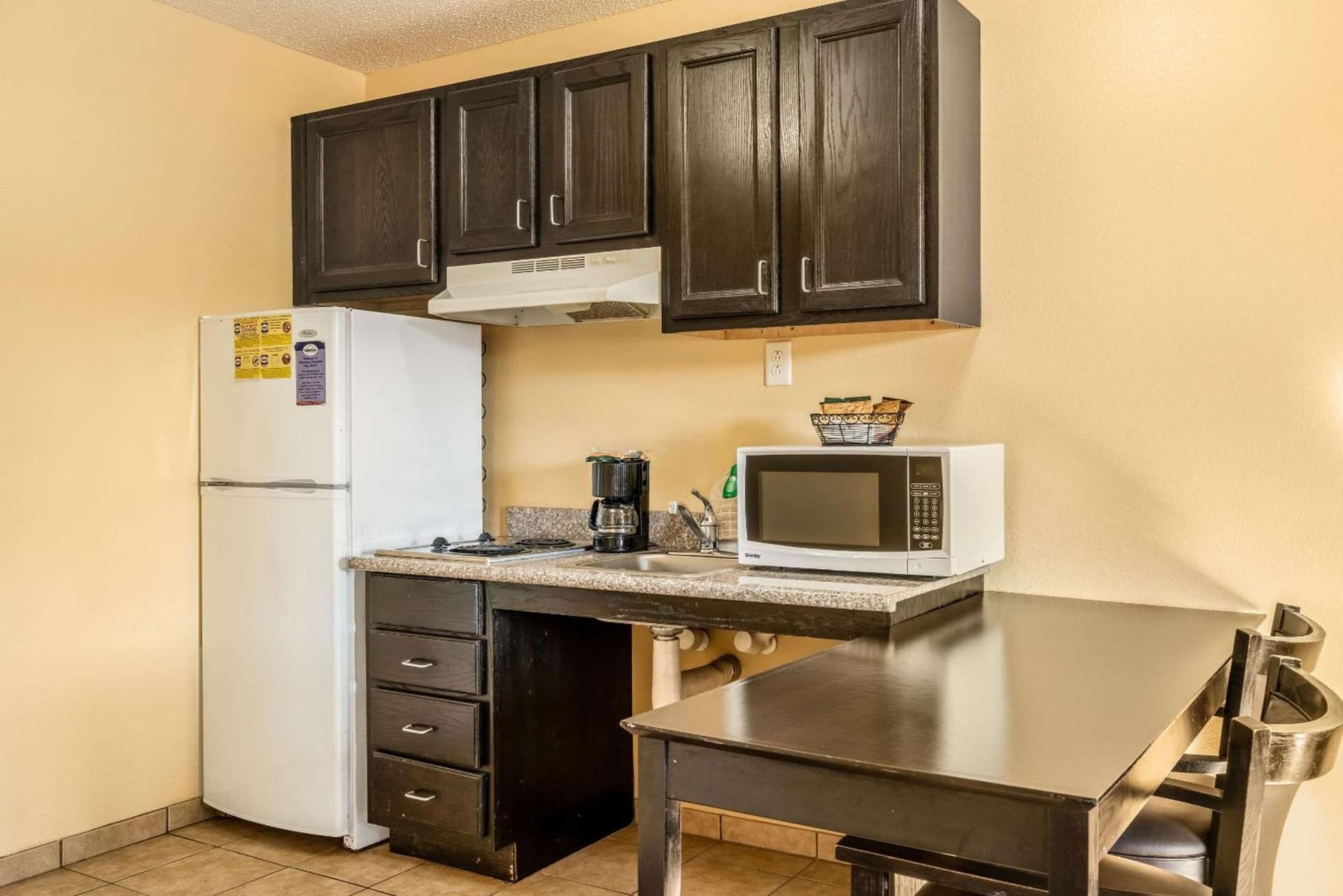 Suburban Studios Near Camp Lejeune gallery photo in Jacksonville, NC — image 10