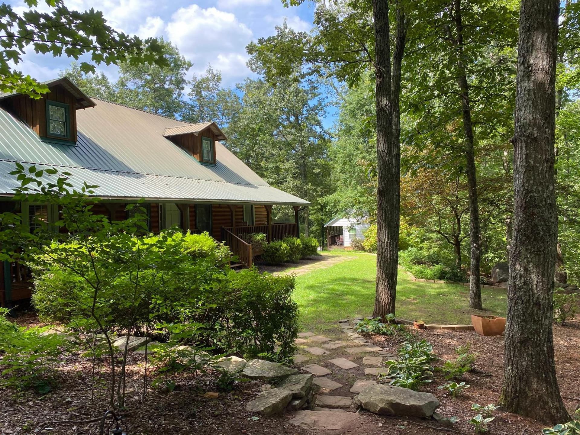 Barefoot Hills featured exterior or lobby in Dahlonega, GA — similar hotel