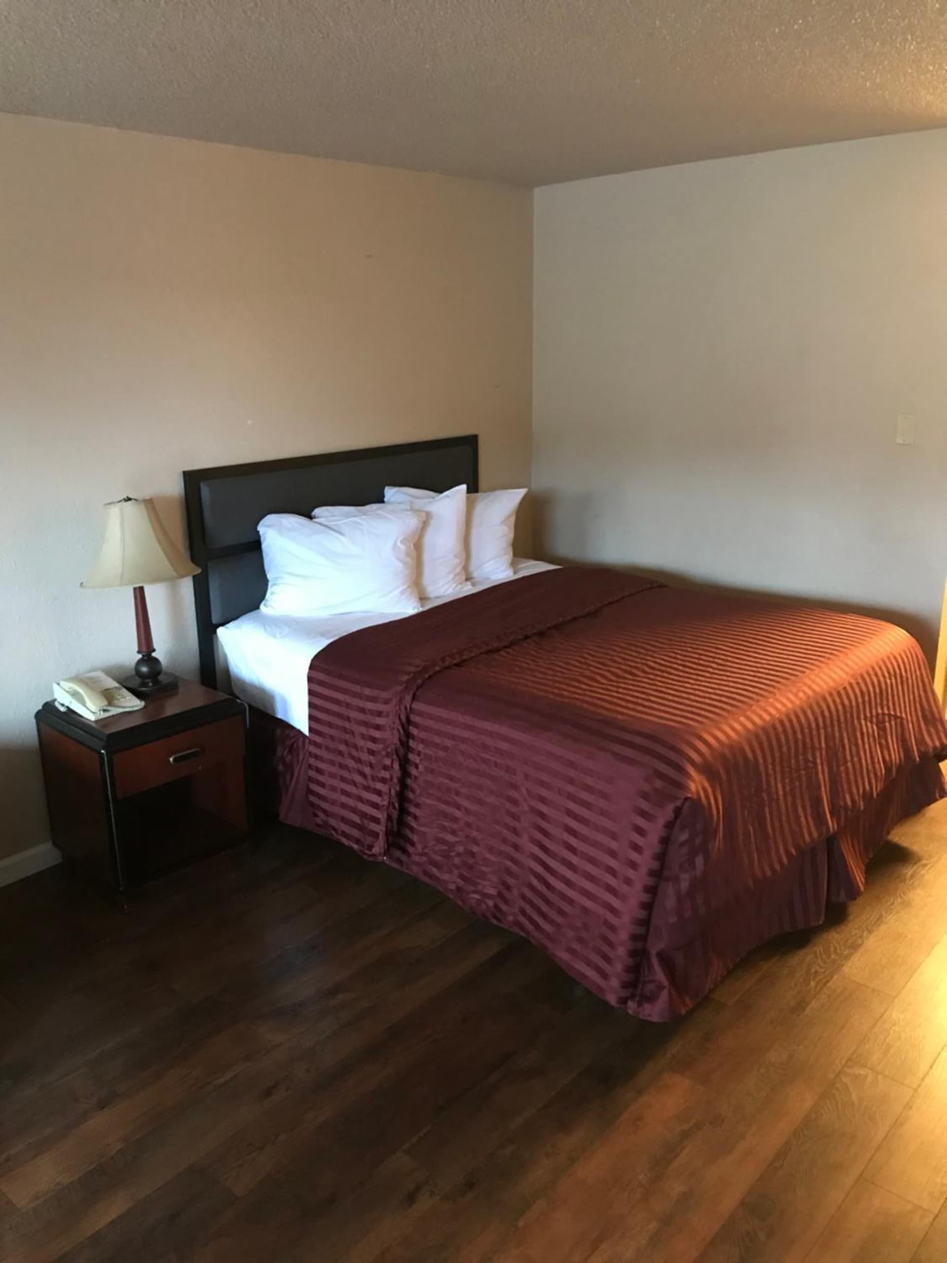 Smokey Point Motor Inn gallery photo in Arlington, WA — image 9