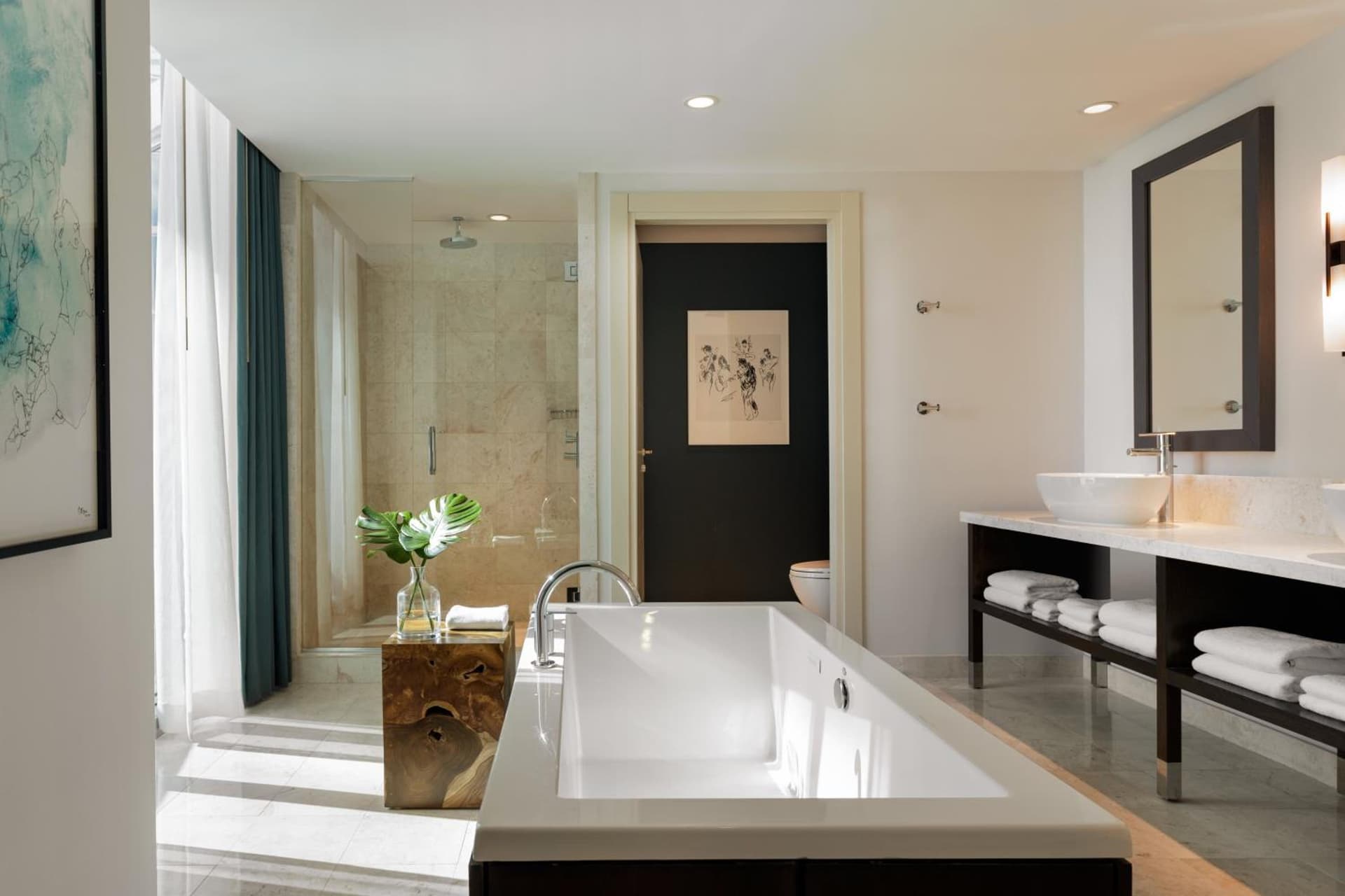 Kimpton EPIC Hotel by IHG gallery photo in Miami, FL — image 6