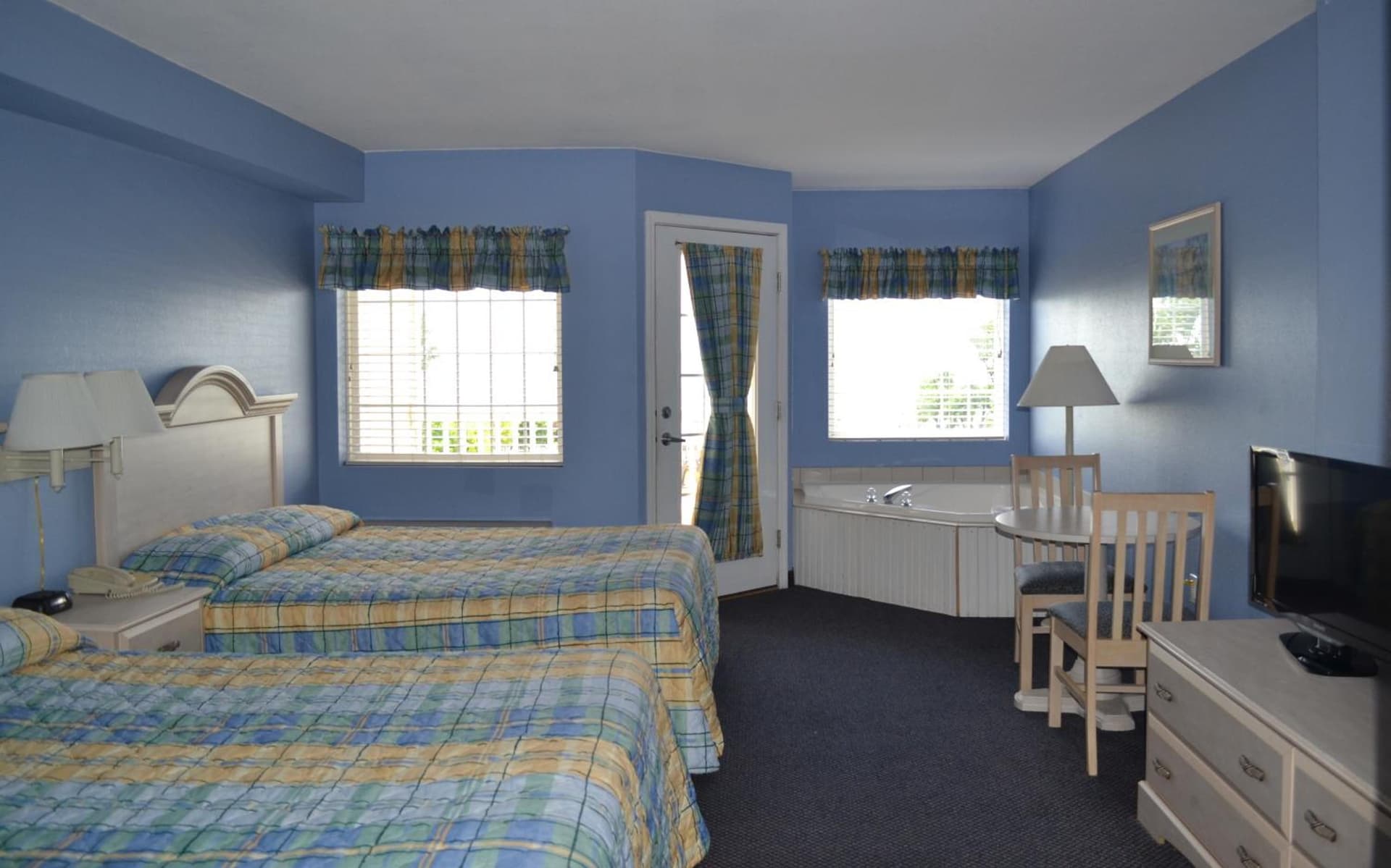 South Beach Resort Hotel gallery photo in Marblehead, OH — image 31