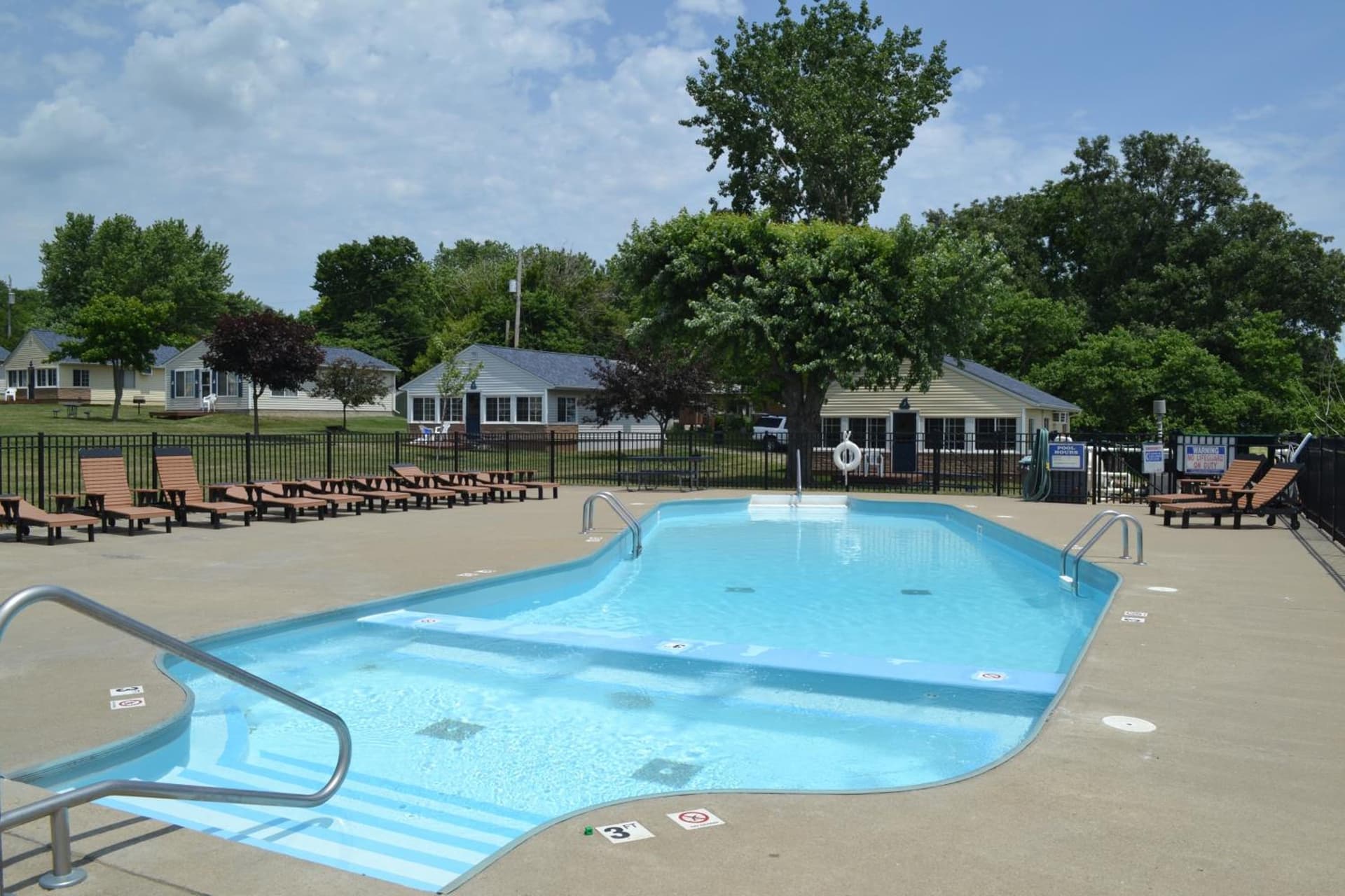 South Beach Resort Hotel gallery photo in Marblehead, OH — image 4