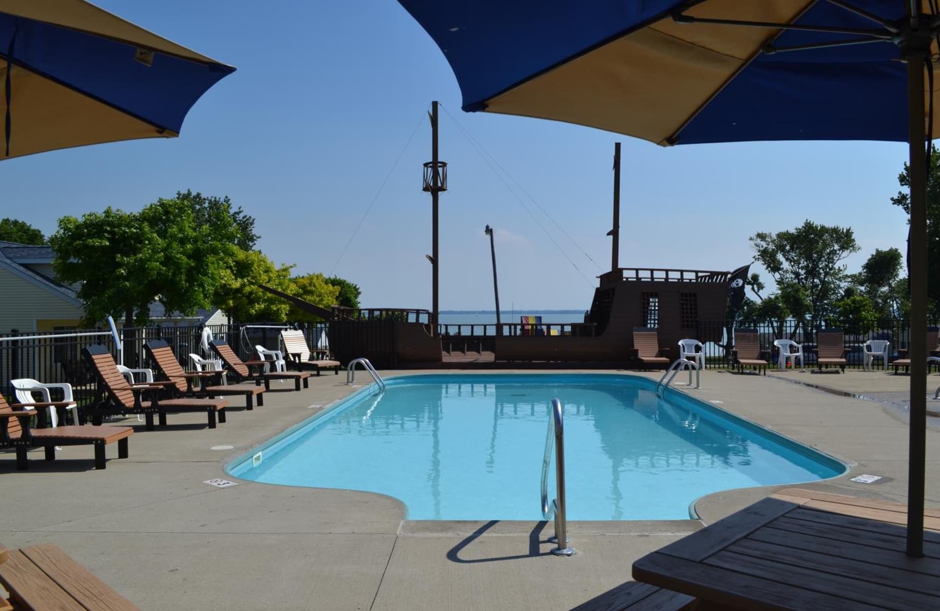 South Beach Resort Hotel gallery photo in Marblehead, OH — image 25