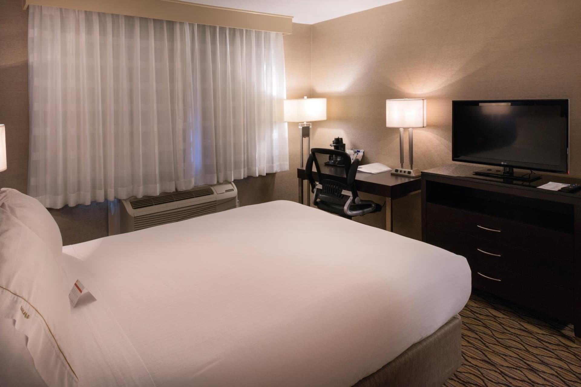 Holiday Inn Express & Suites Pasadena - Los Angeles by IHG gallery photo in Pasadena, CA — image 64