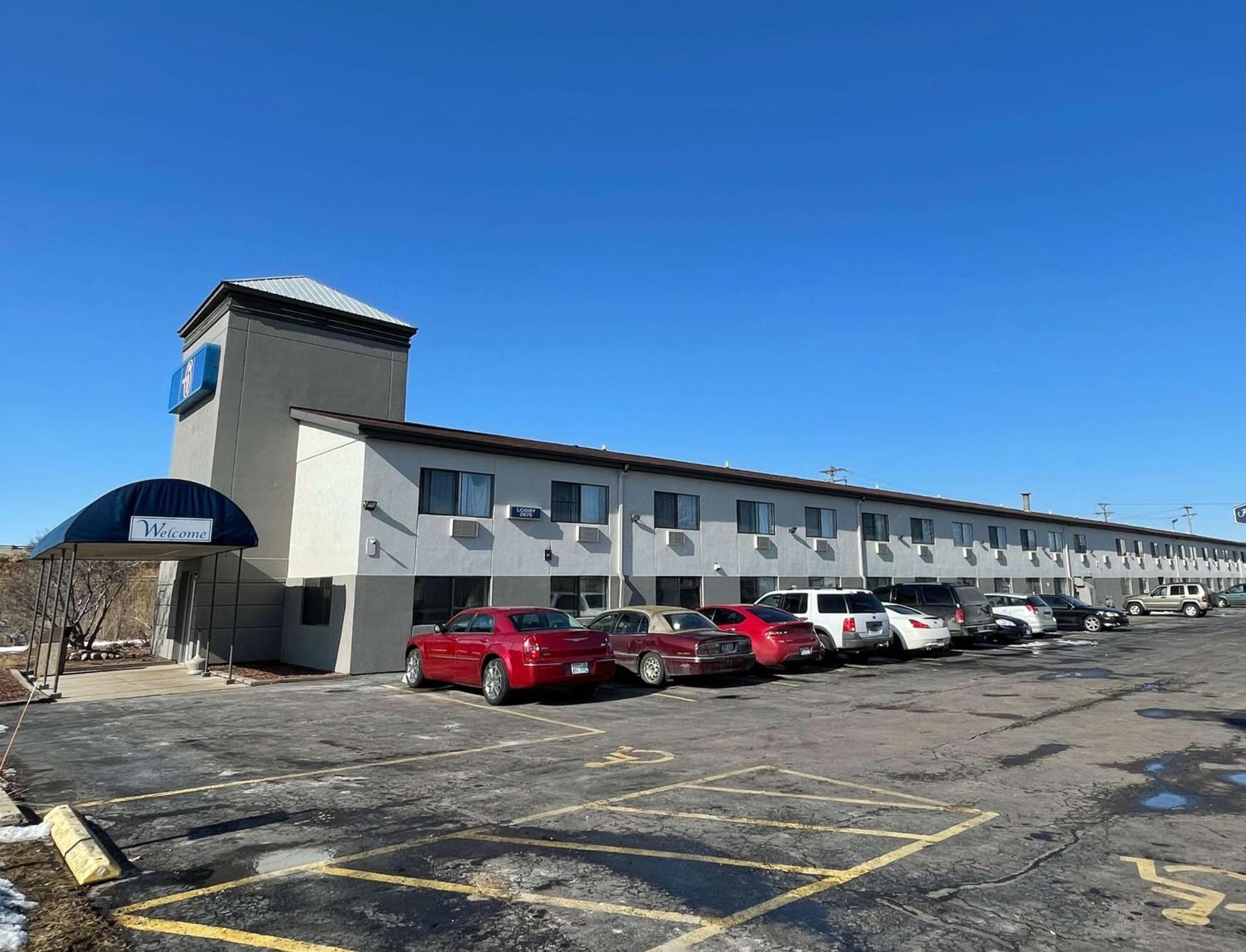 Motel 6-Green Bay, WI - Lambeau interior in Green Bay, WI — gallery photo 2
