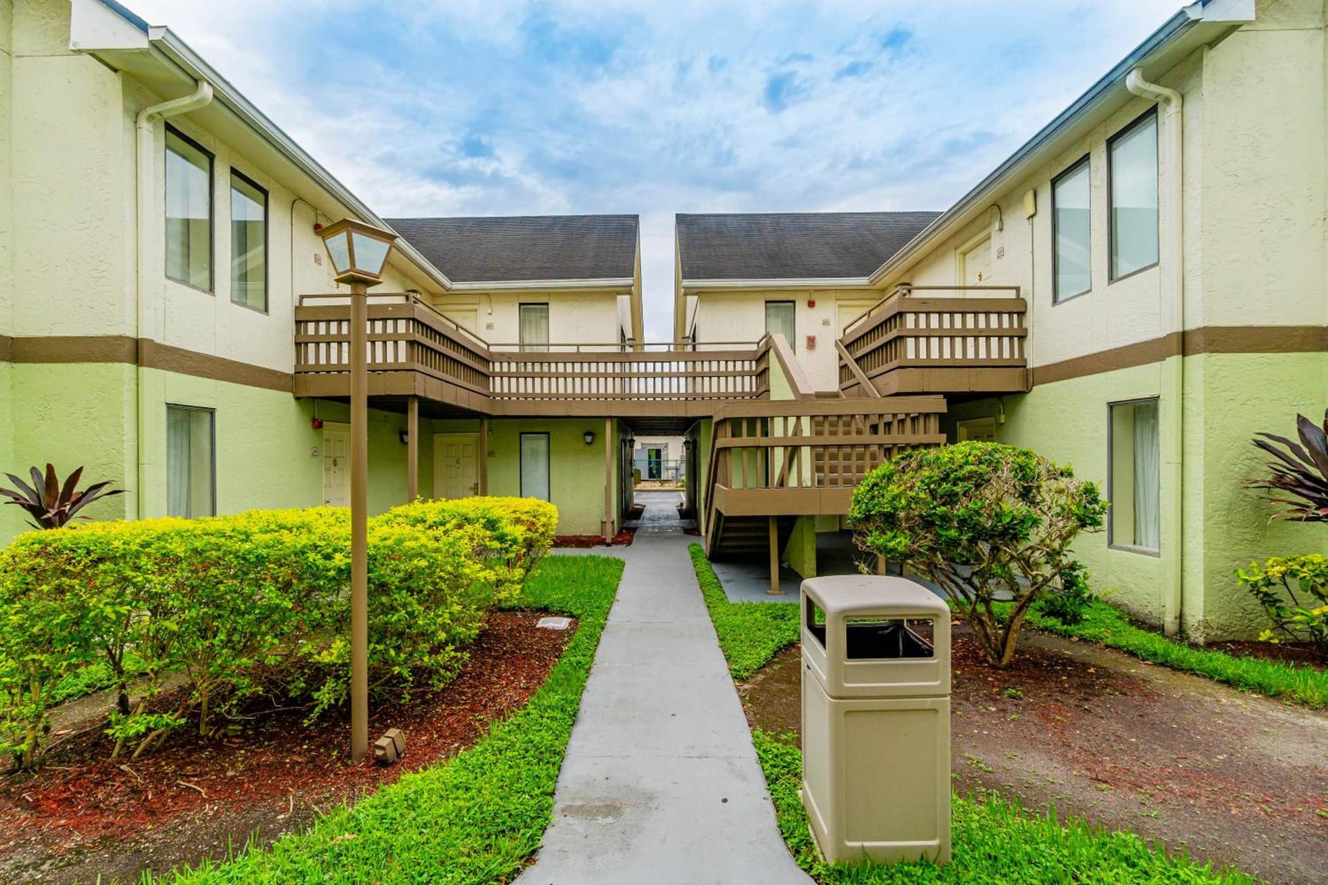 Doral Inn & Suites Miami Airport West property views in Miami, FL — gallery photo 3