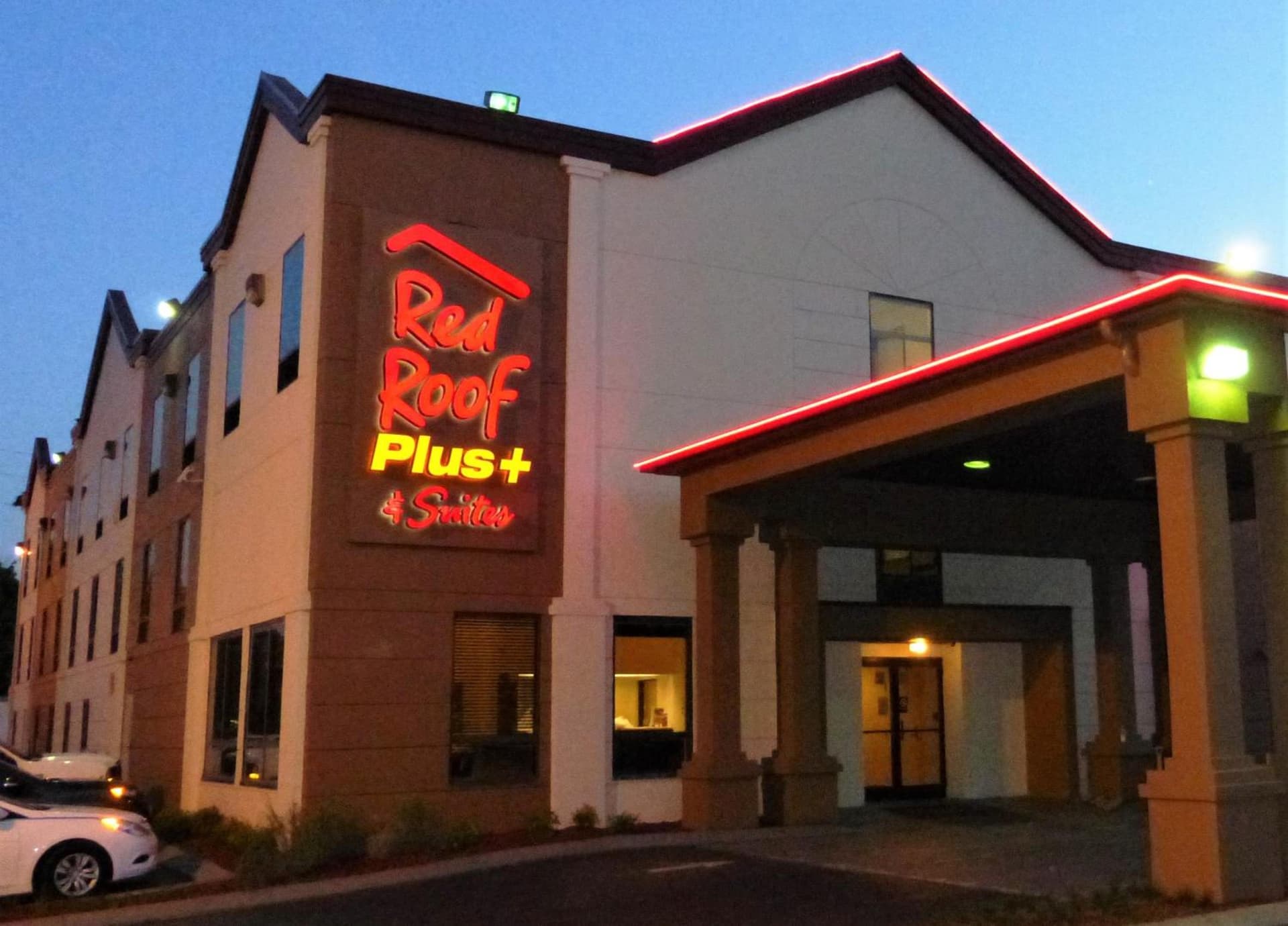 Red Roof Inn PLUS+ & Suites Chattanooga - Downtown property views in Chattanooga, TN — gallery photo 3