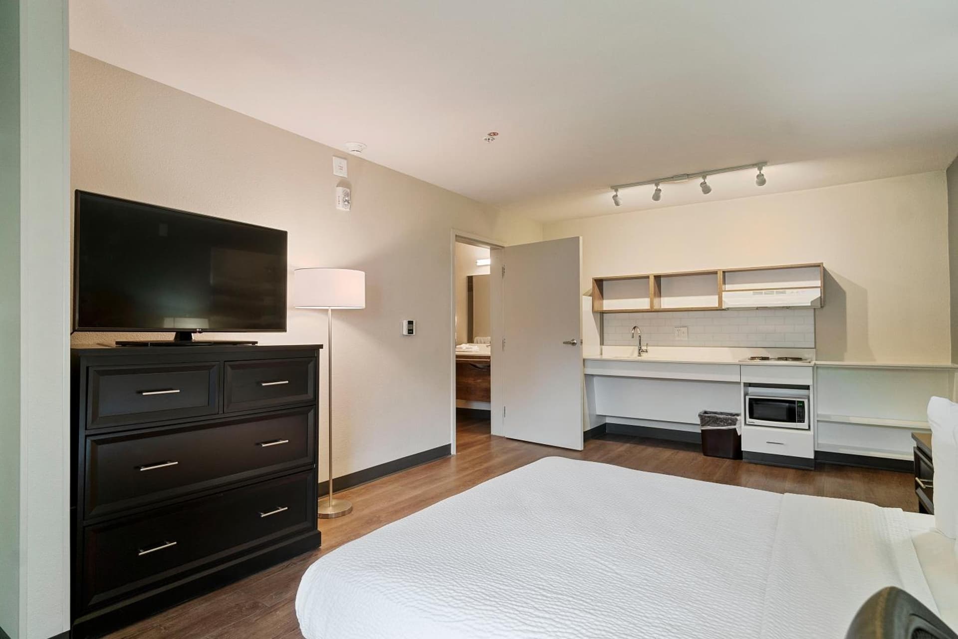 Extended Stay America Suites - San Francisco - San Mateo - SFO gallery photo in San Mateo, CA — image 42