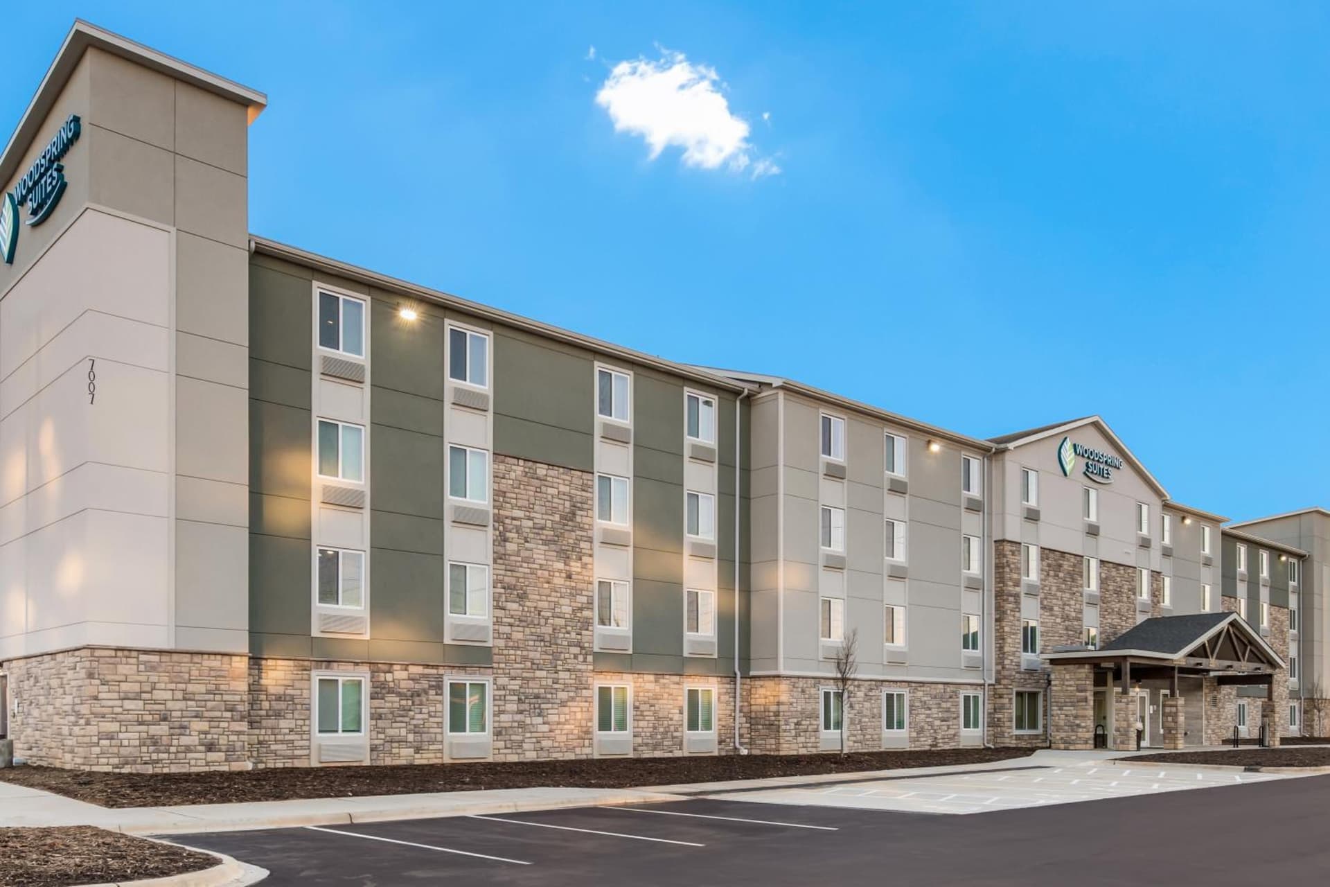 WoodSpring Suites Charlotte - University Research Park interior in Charlotte, NC — gallery photo 2