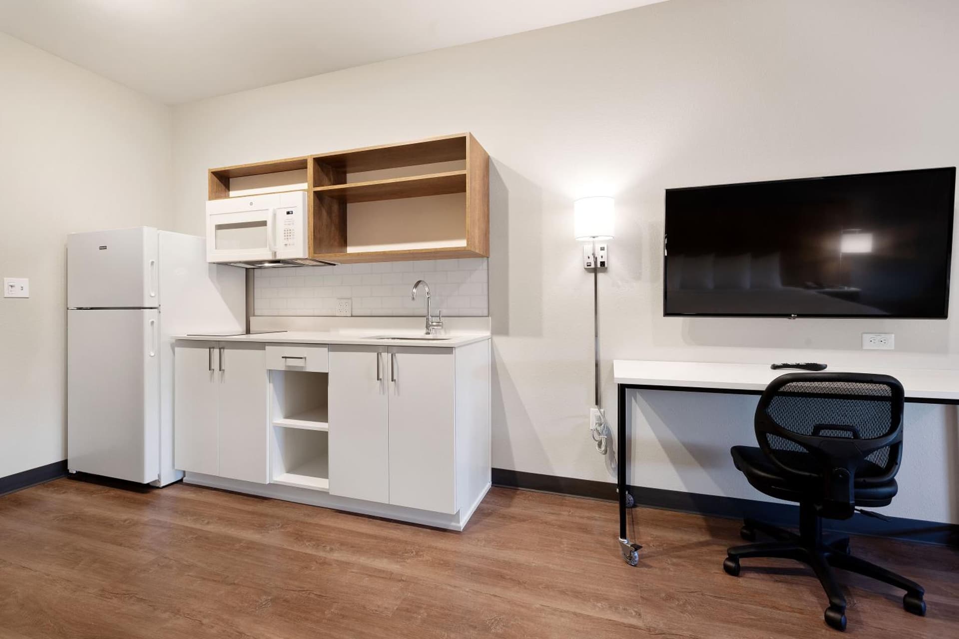 Extended Stay America Premier Suites - Orlando - Sanford gallery photo in Sanford, FL — image 14