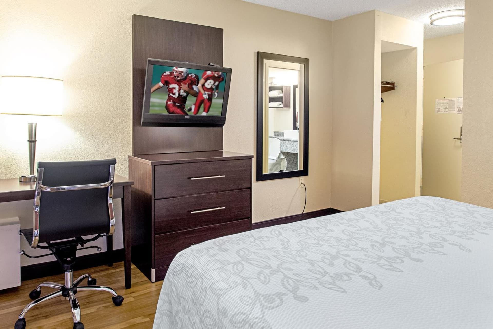 Red Roof Inn PLUS+ Wichita East interior in Wichita, KS — gallery photo 2