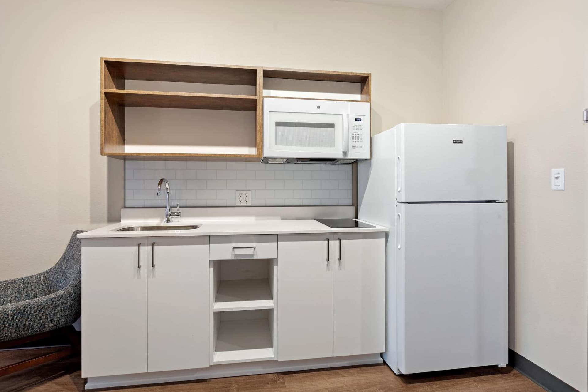 Extended Stay America Premier Suites - Orlando - Sanford gallery photo in Sanford, FL — image 91