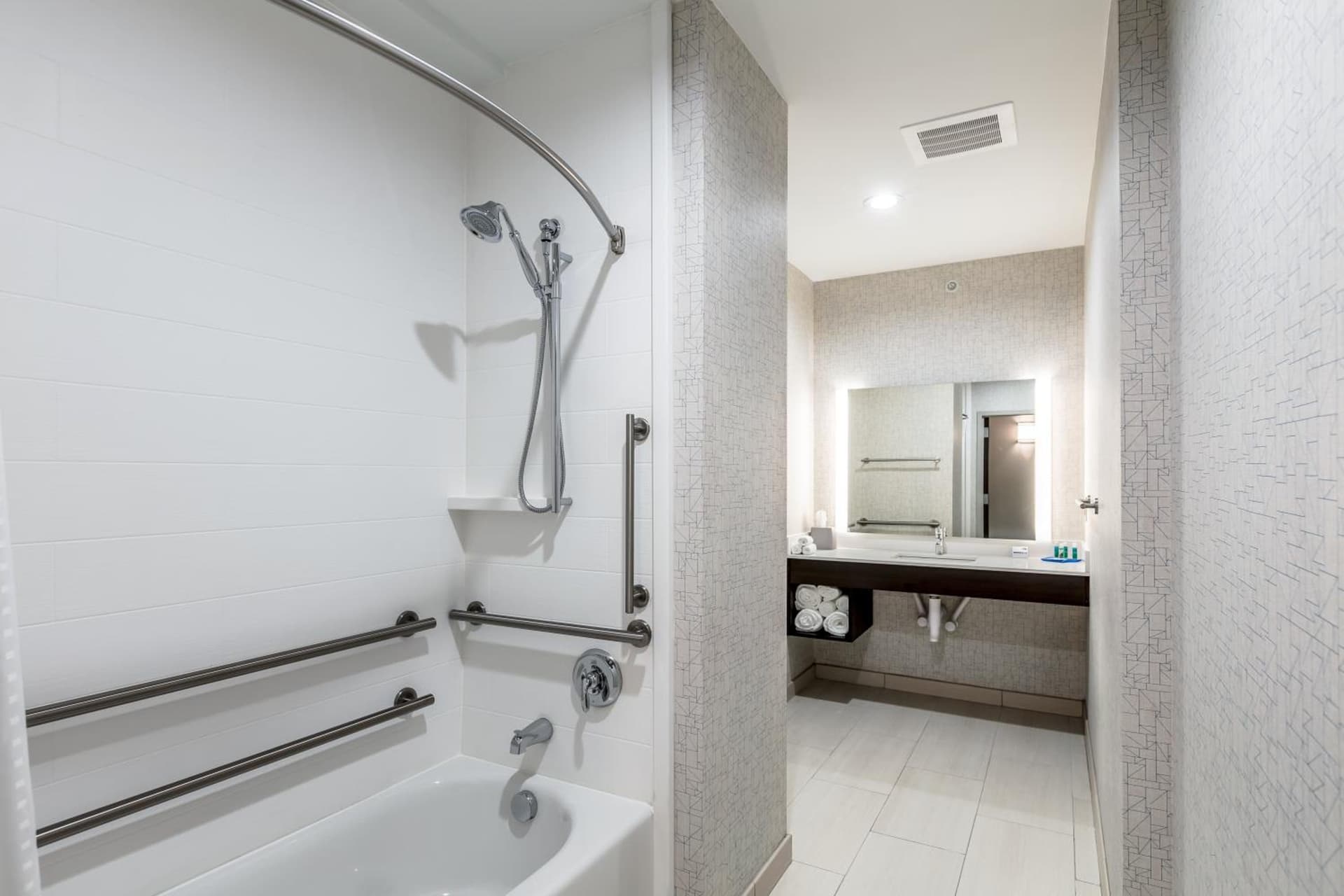 Holiday Inn Express & Suites Jersey City North - Hoboken by IHG gallery photo in Jersey City, NJ — image 18