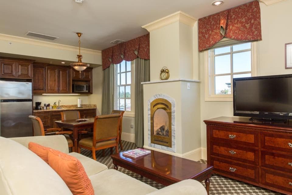 Hotel Diamond interior in Chico, CA — gallery photo 2