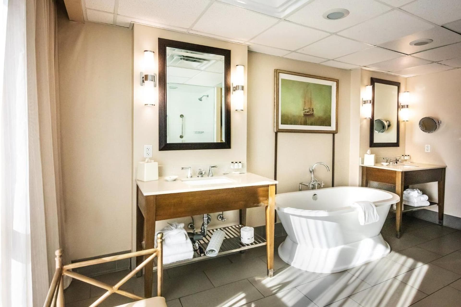 Crowne Plaza Charleston by IHG gallery photo in Charleston, SC — image 32
