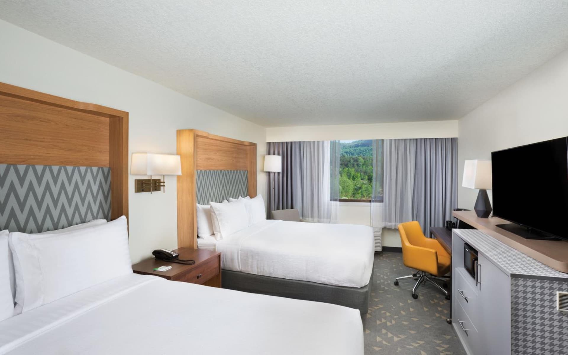 Holiday Inn Asheville East-Blue Ridge Pkwy by IHG interior in Asheville, NC — gallery photo 2