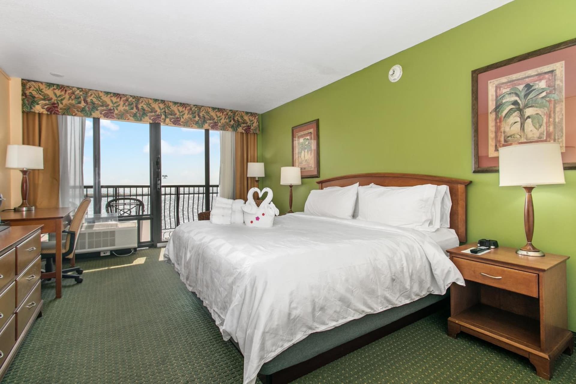 Holiday Inn & Suites Clearwater Beach by IHG interior in Clearwater Beach, FL — gallery photo 2