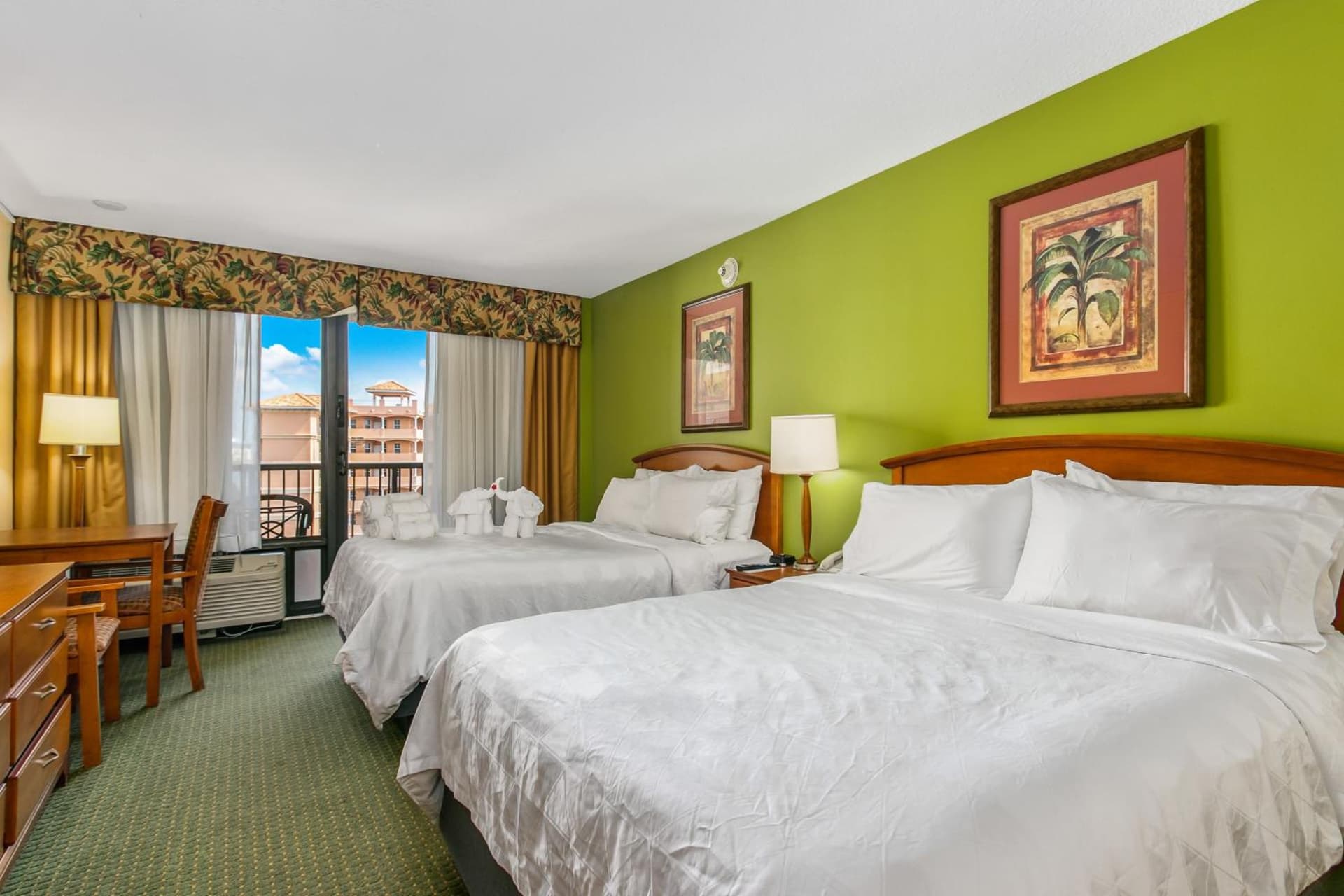 Holiday Inn & Suites Clearwater Beach by IHG property views in Clearwater Beach, FL — gallery photo 3