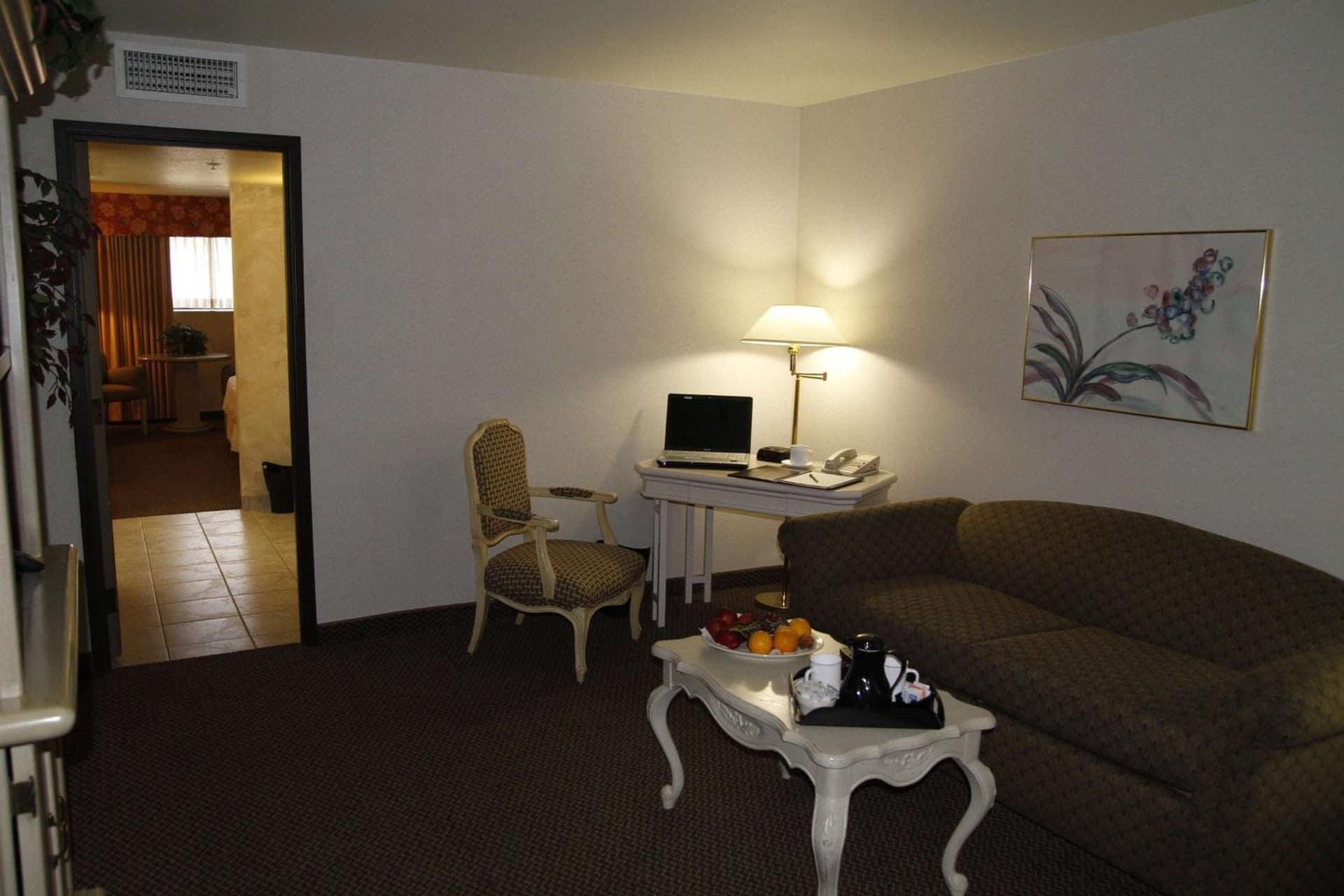 Ramada by Wyndham Viscount Suites Tucson East gallery photo in Tucson, AZ — image 5