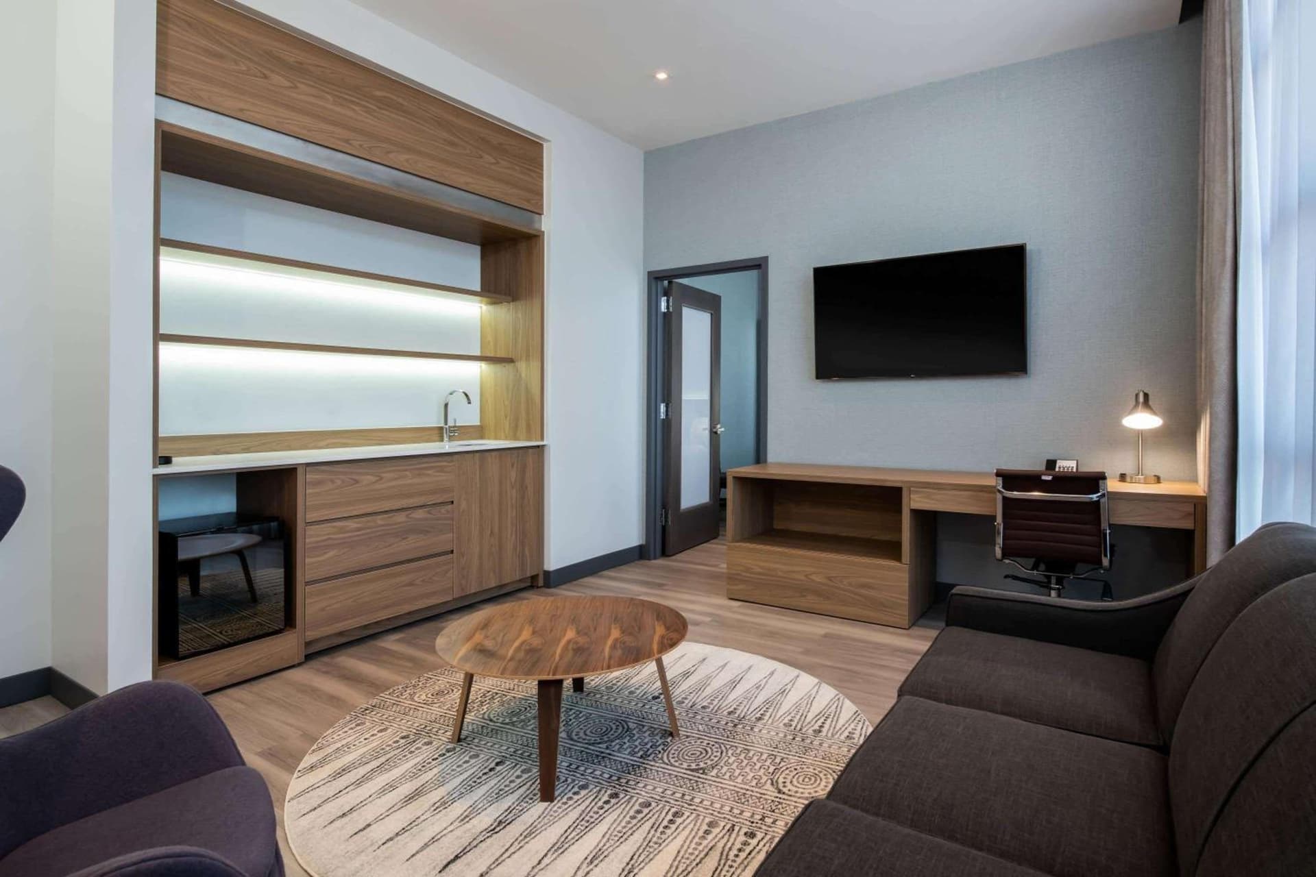Wingate by Wyndham Long Island City interior in Queens, NY — gallery photo 2