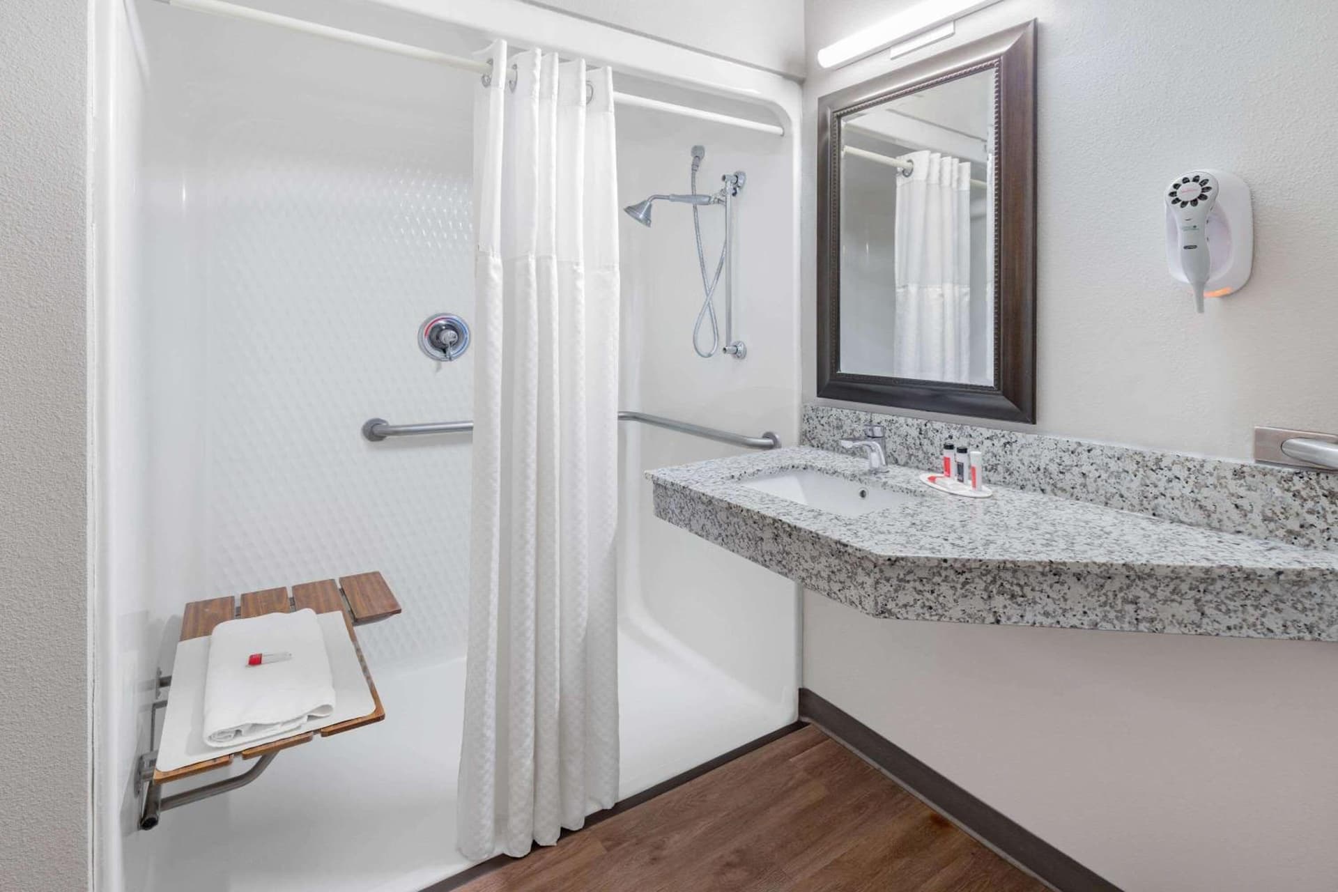 Days Inn by Wyndham Bernalillo gallery photo in Bernalillo, NM — image 32