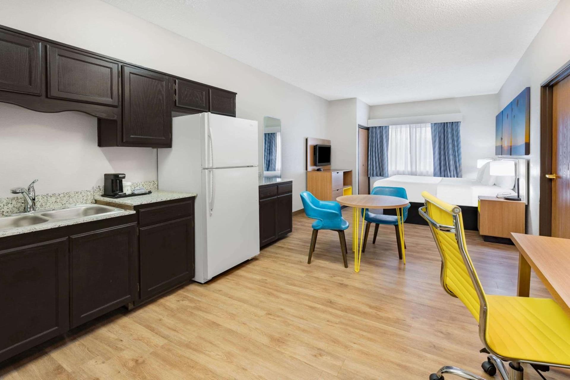 Days Inn by Wyndham Bernalillo gallery photo in Bernalillo, NM — image 30