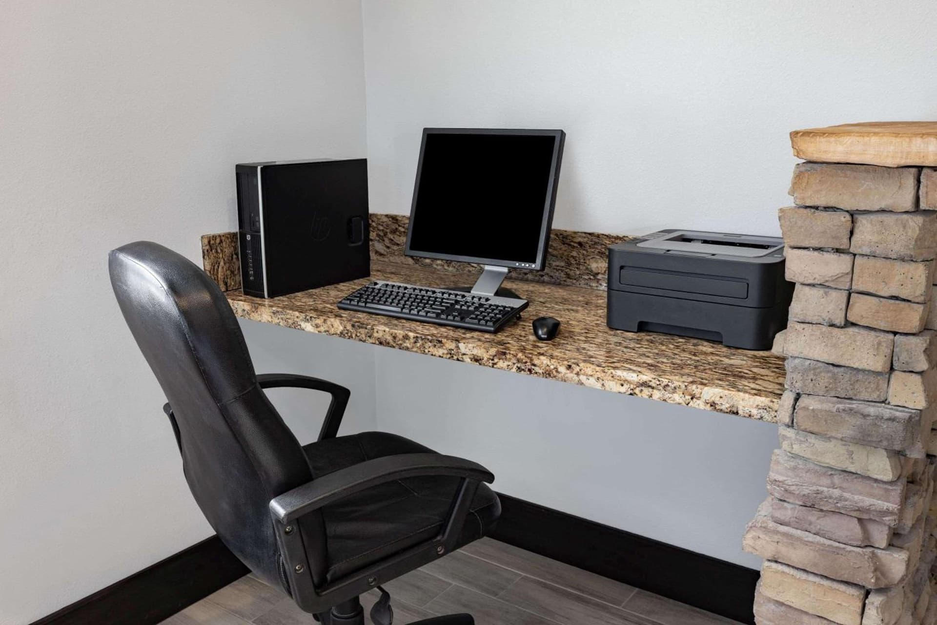 Days Inn by Wyndham Bernalillo gallery photo in Bernalillo, NM — image 13