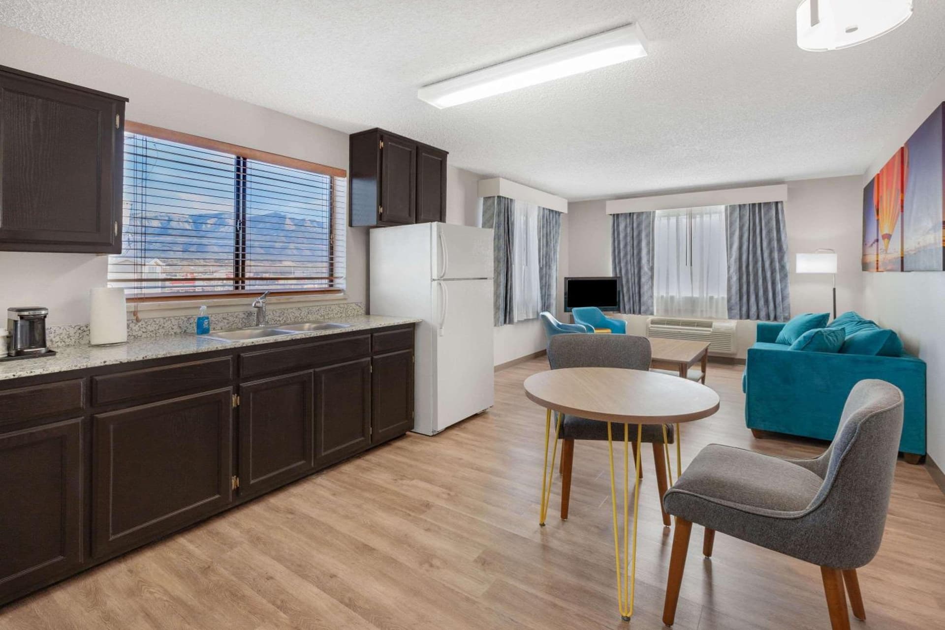 Days Inn by Wyndham Bernalillo gallery photo in Bernalillo, NM — image 20
