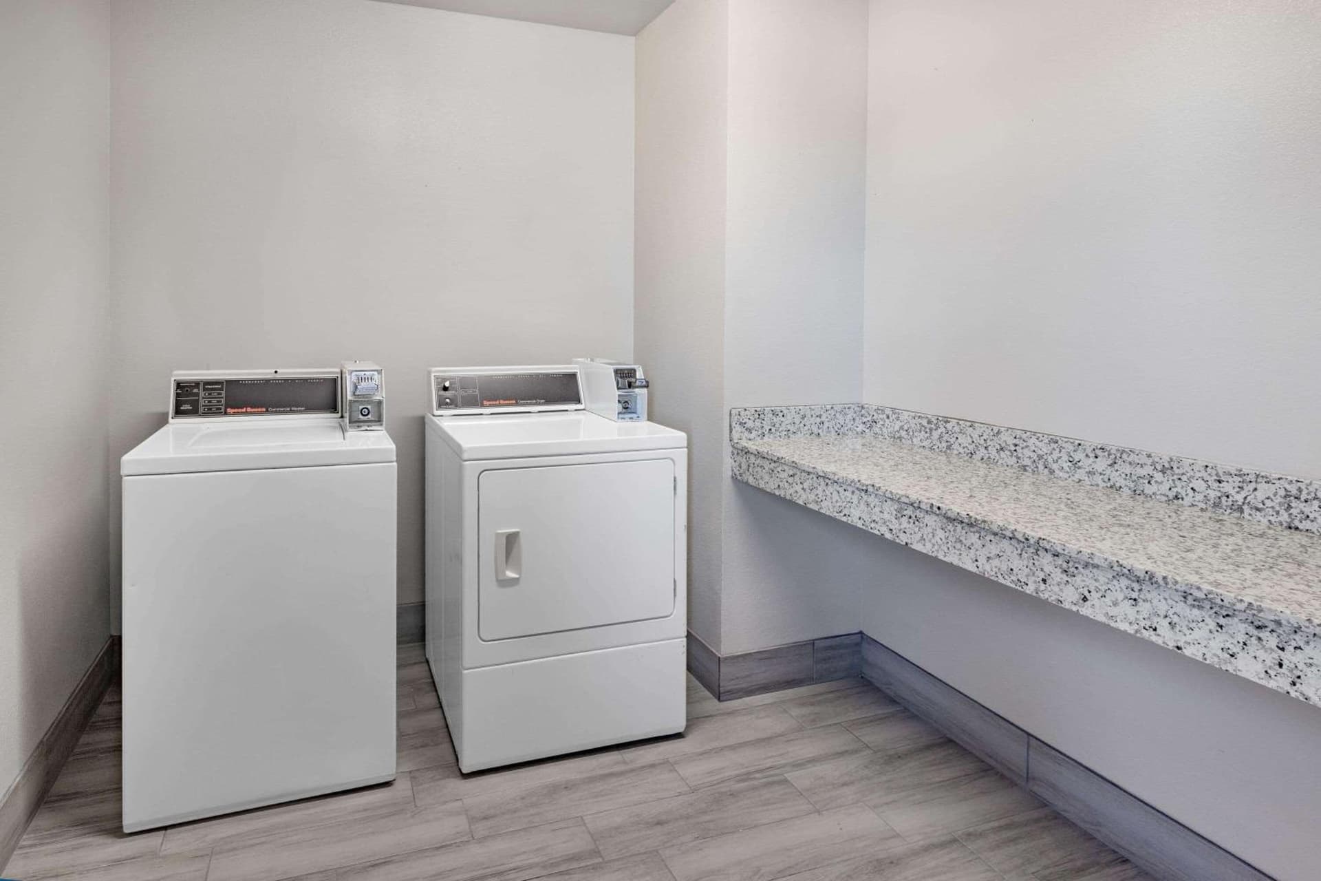 Days Inn by Wyndham Bernalillo gallery photo in Bernalillo, NM — image 27
