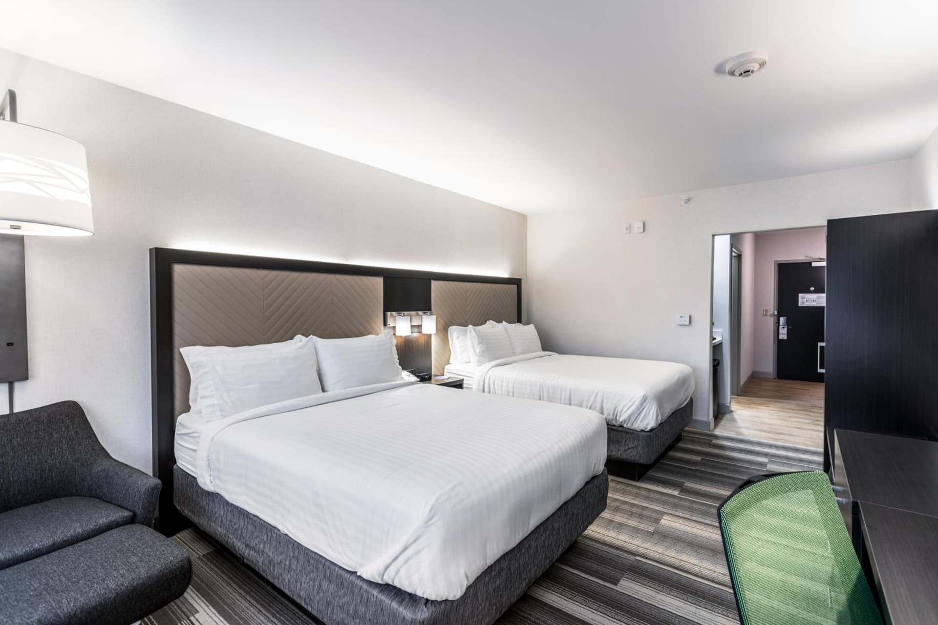 Holiday Inn Express & Suites Jersey City North - Hoboken by IHG gallery photo in Jersey City, NJ — image 11