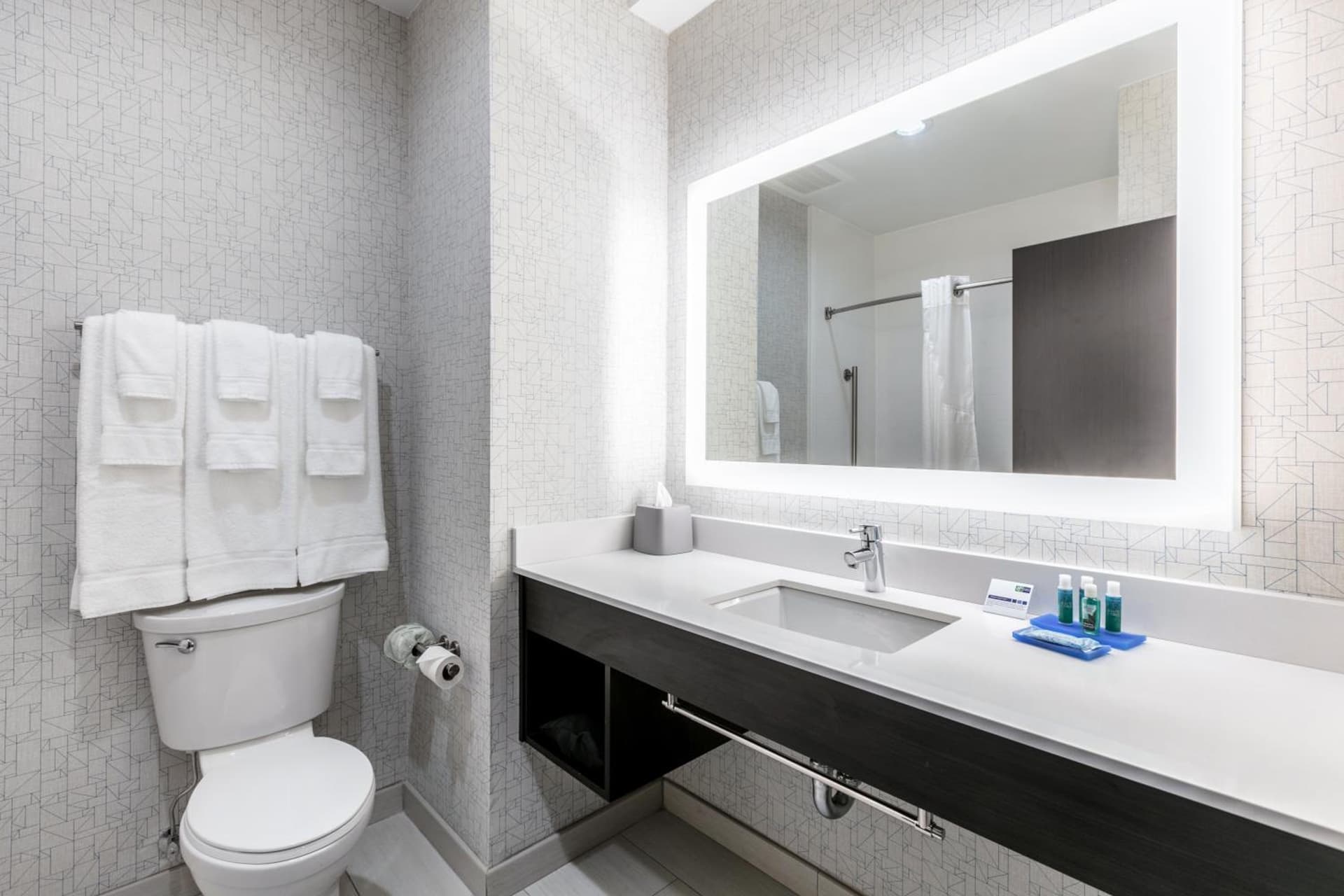 Holiday Inn Express & Suites Jersey City North - Hoboken by IHG gallery photo in Jersey City, NJ — image 15