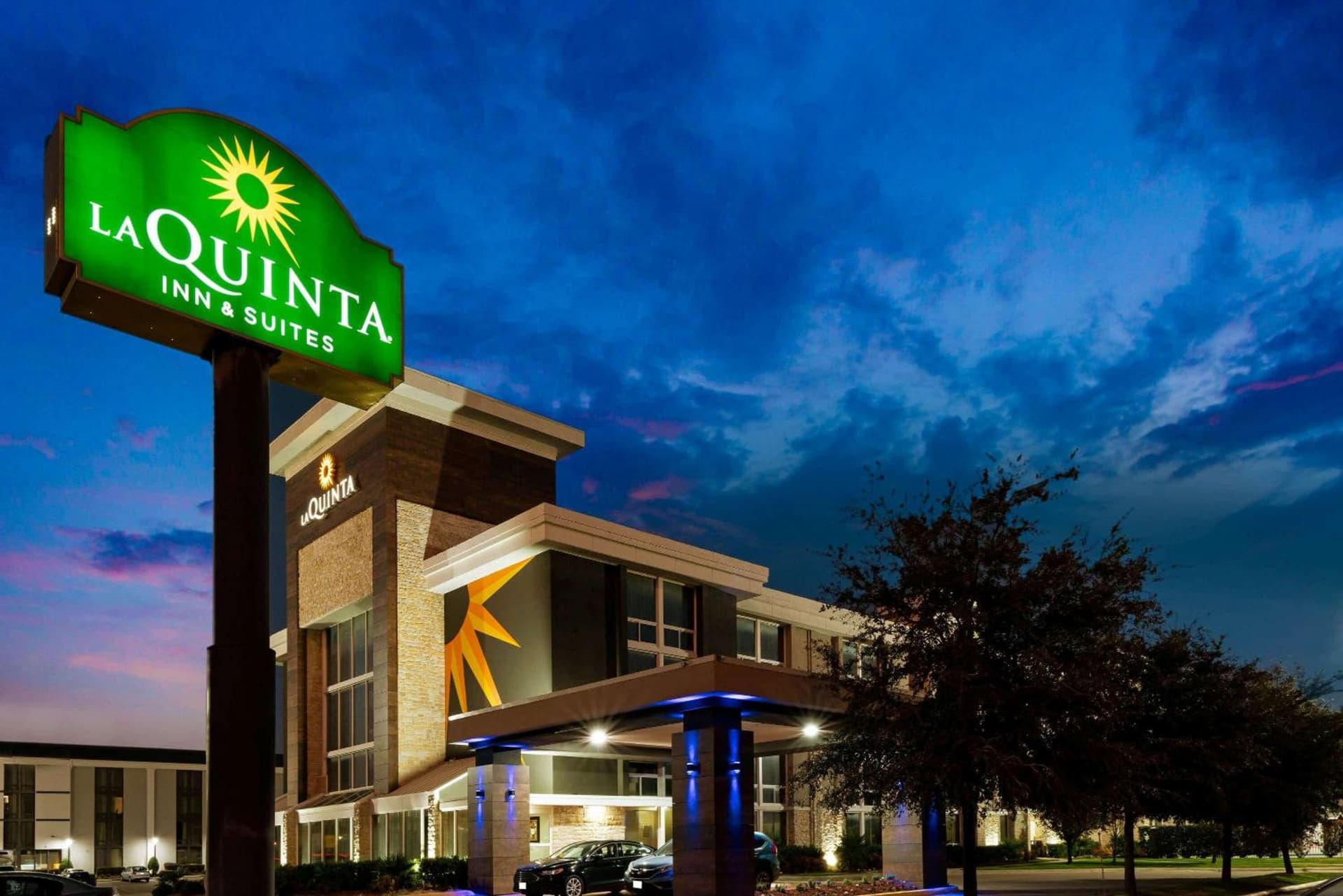 La Quinta by Wyndham Dallas I-35 Walnut Hill Ln featured exterior or lobby in Dallas, TX — similar hotel