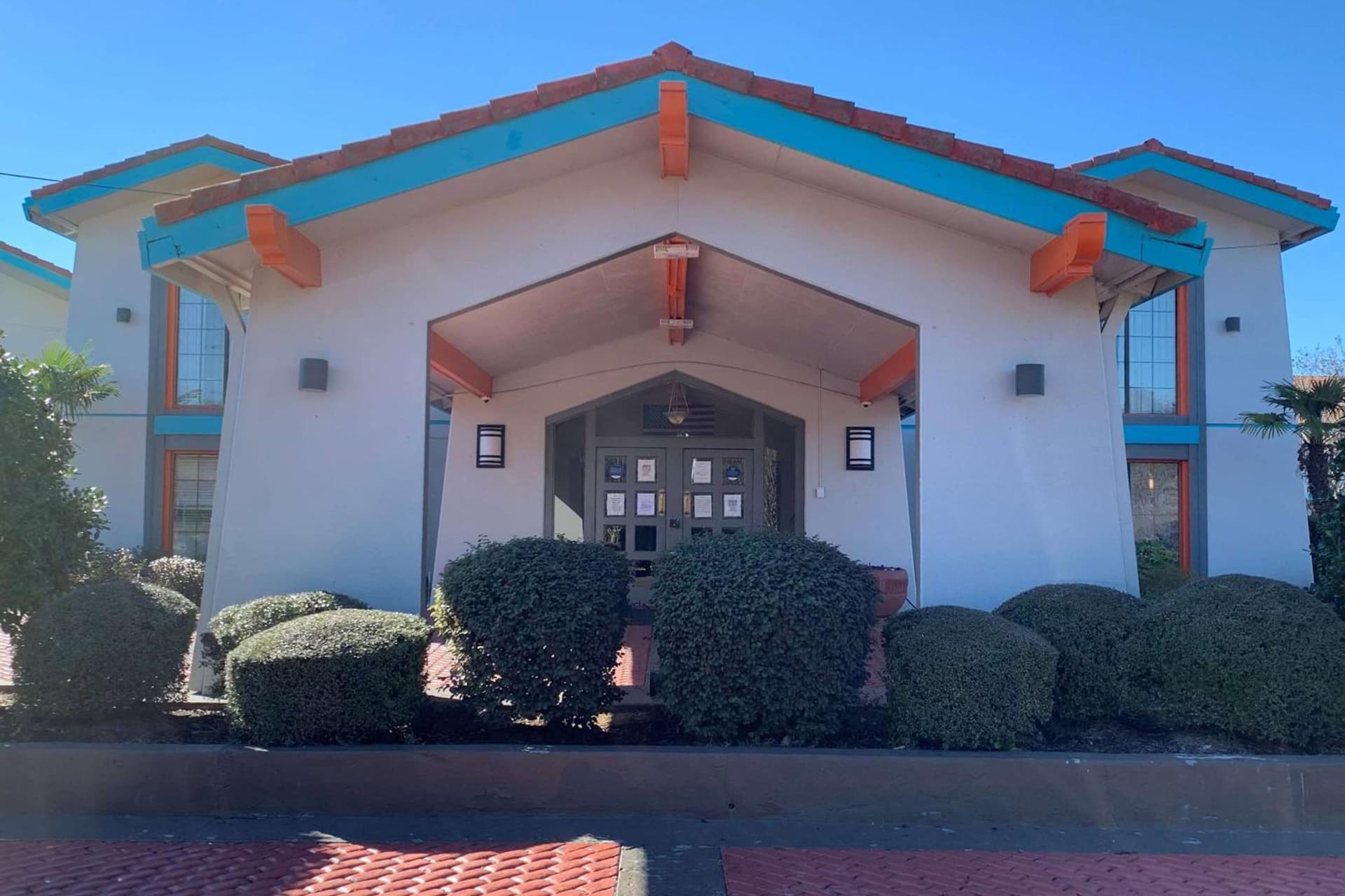 Howard Johnson by Wyndham Columbus Fort Moore exterior or lobby in Columbus, GA — main listing photo