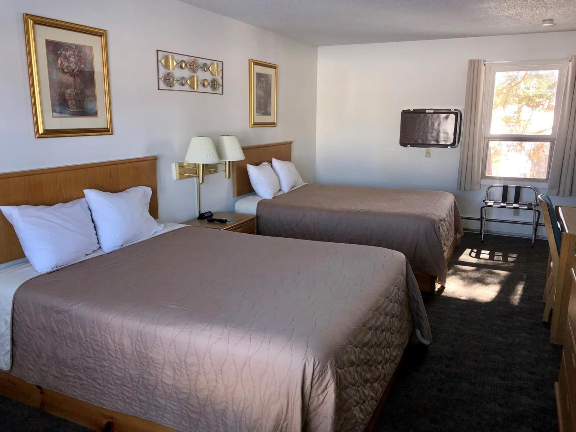 Budget Host Inn interior in Ironwood, MI — gallery photo 2