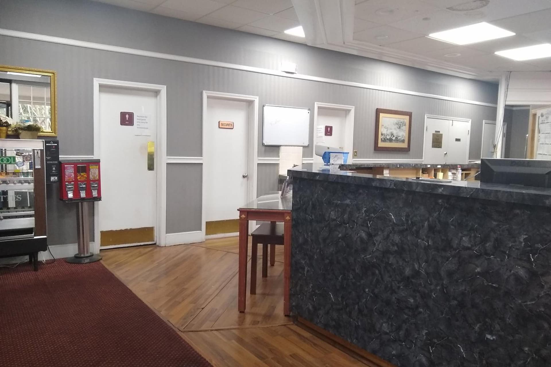 OYO Hotel Sumter SC Downtown interior in Sumter, SC — gallery photo 2