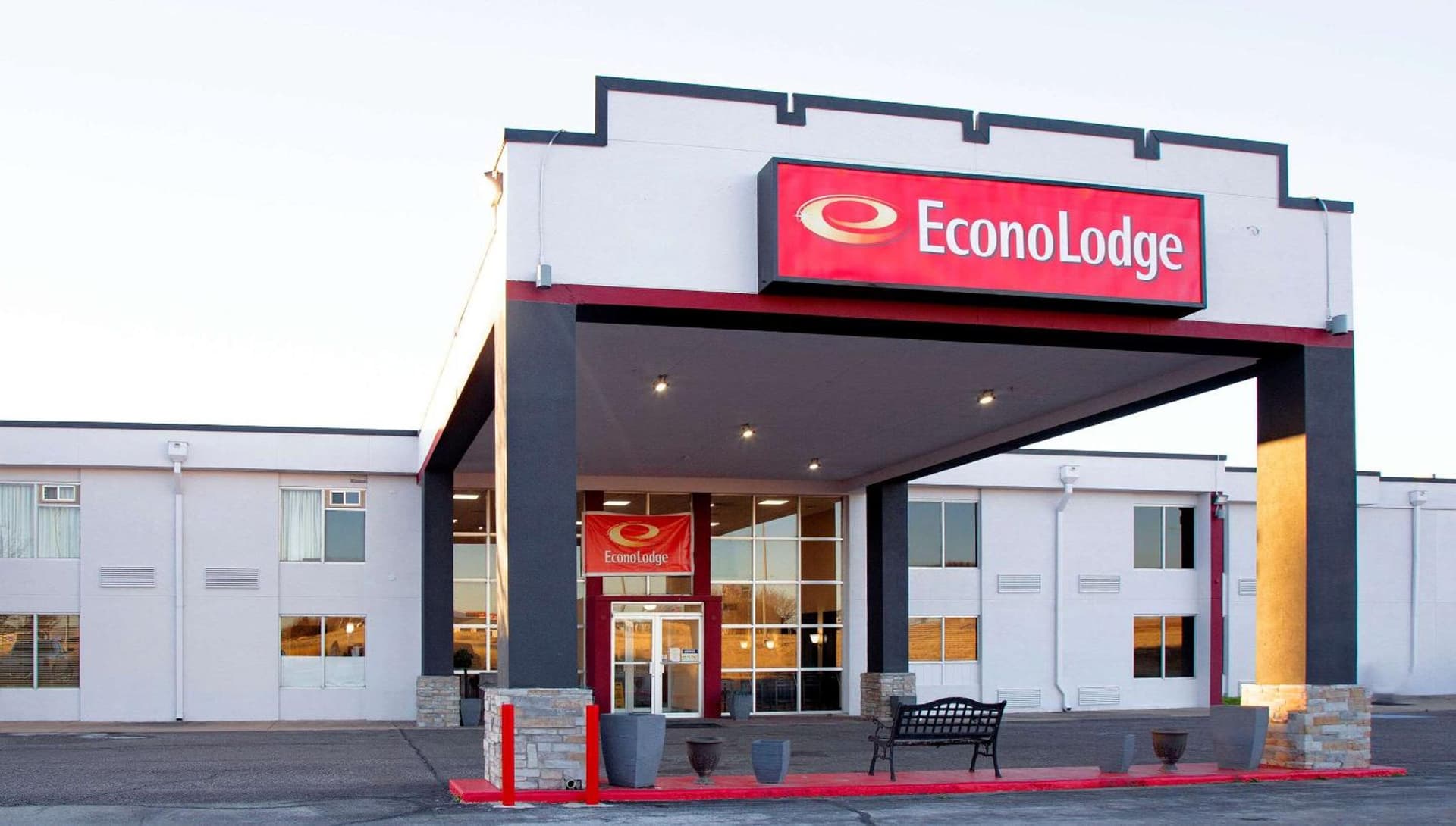 Econo Lodge Ardmore interior in Ardmore, OK — gallery photo 2