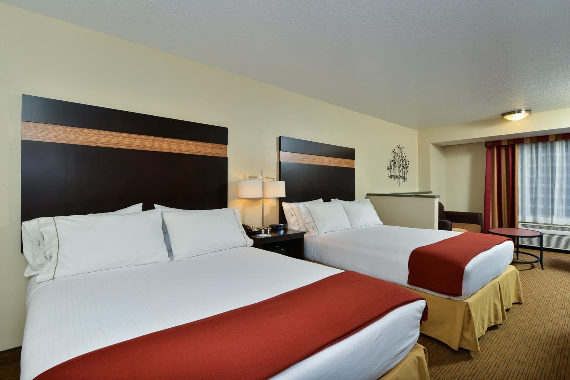 Holiday Inn Express Portland SE - Clackamas Area by IHG property views in Gladstone, OR — gallery photo 3